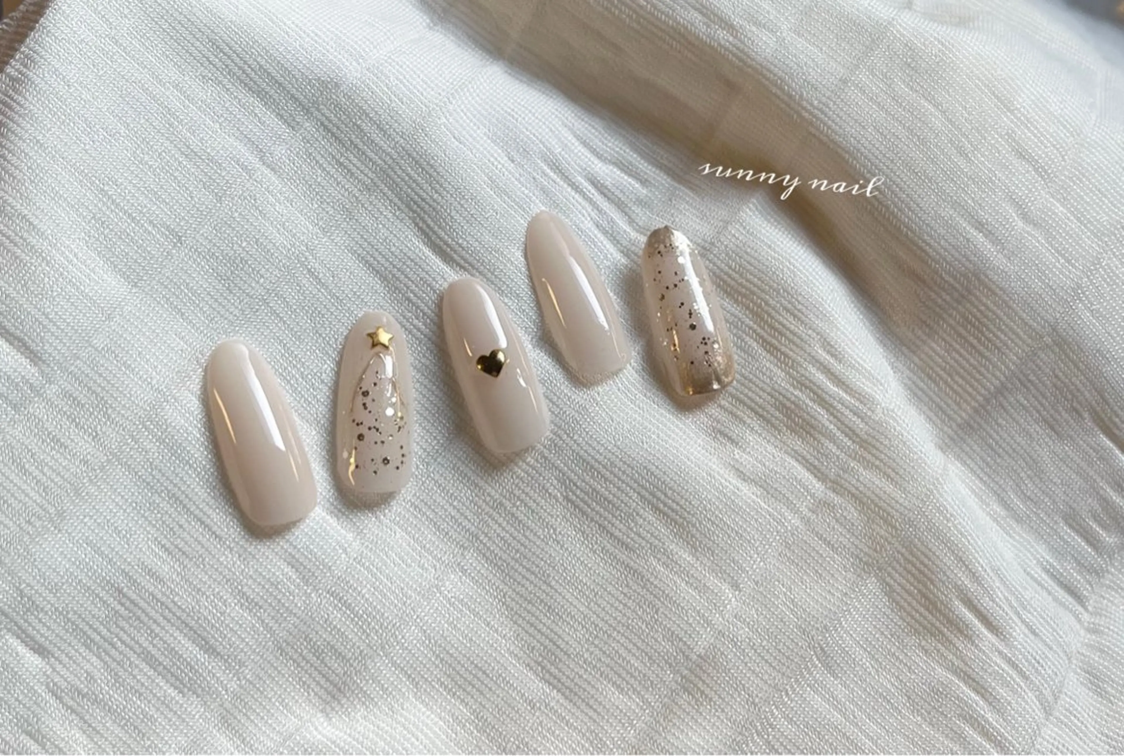 ネイル ジェルネイル ゴールド ミラーネイル パラジェル 冬ネイル sunny nailのネイルデザイン