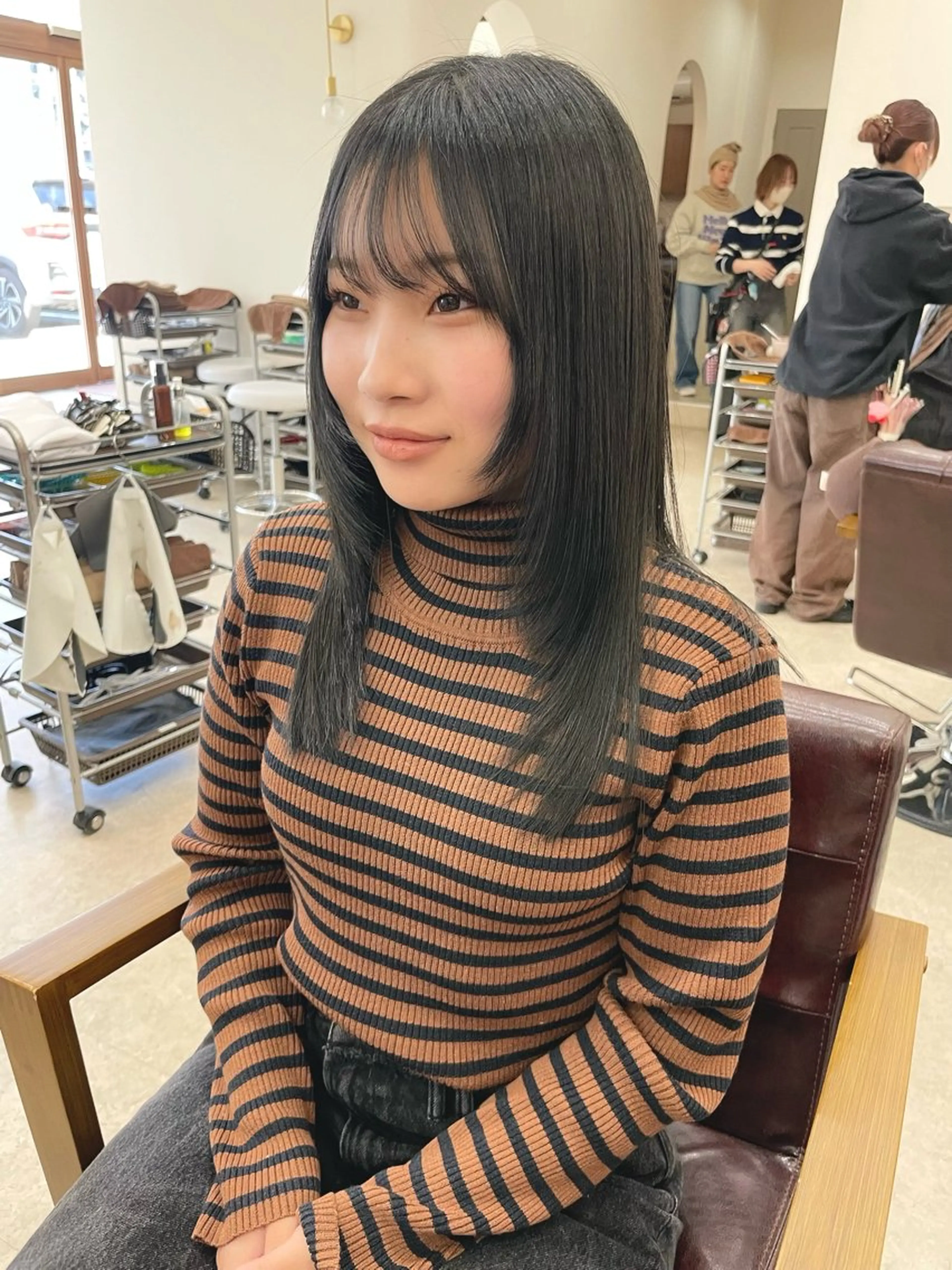 セミロング カット ヘアカラー トリートメント 鈴木 梨瑚のヘアスタイル
