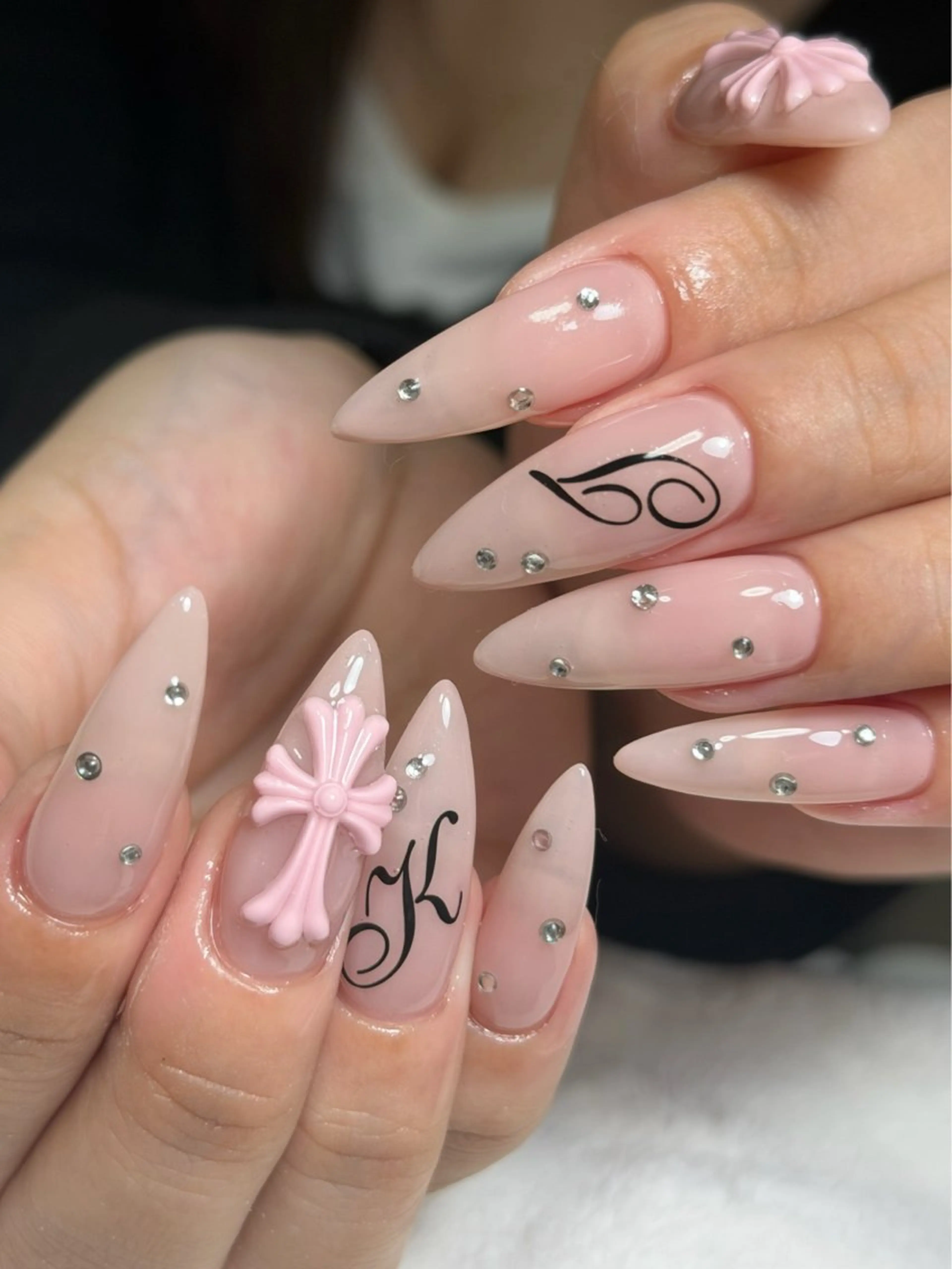 ネイル ワンホンネイル ハンドネイル dimples yuki🎀 ꒷꒦♡のネイルデザイン