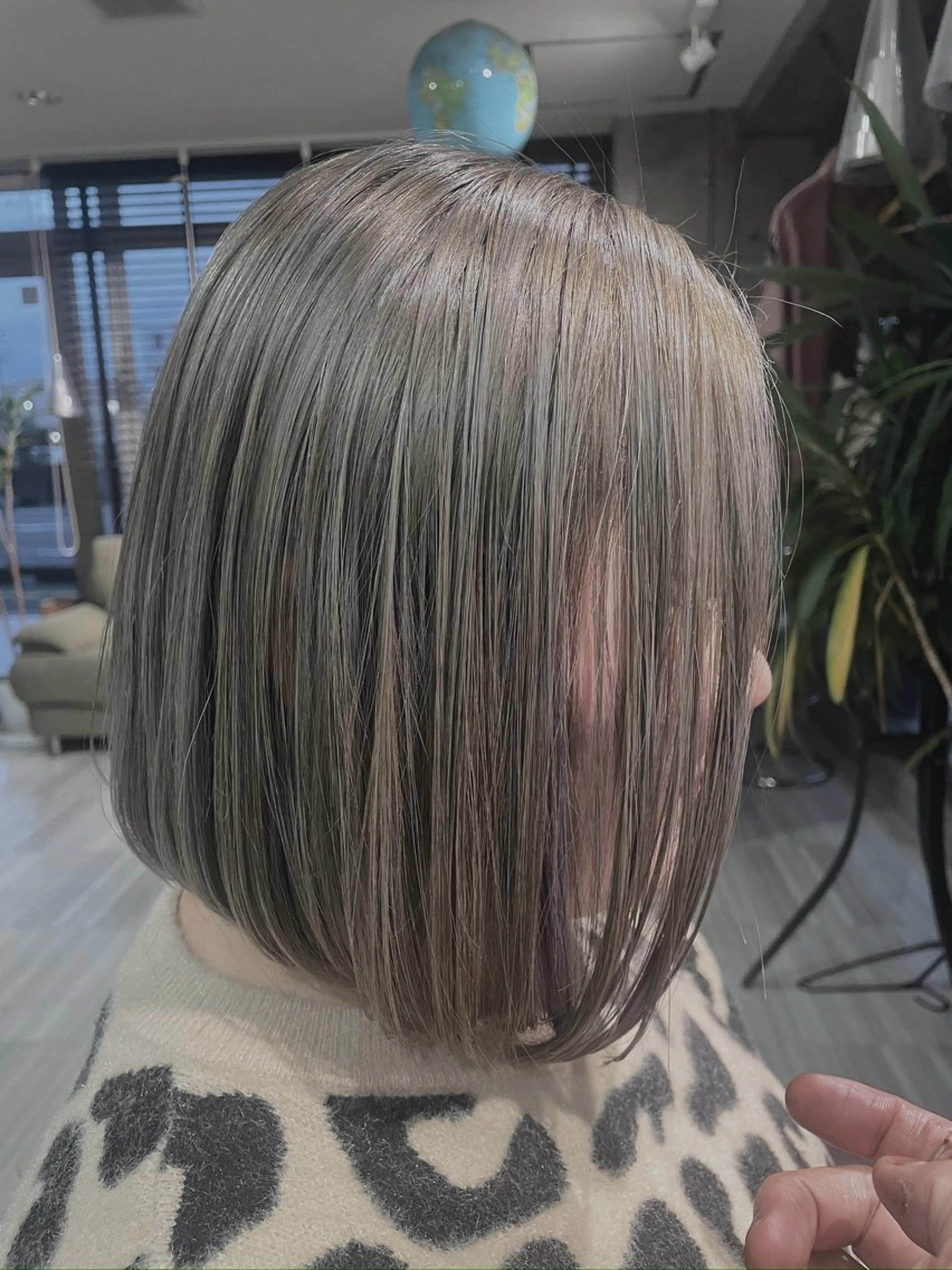 カラー ブリーチ 透明感カラー シルバー 中山 将行のヘアスタイル