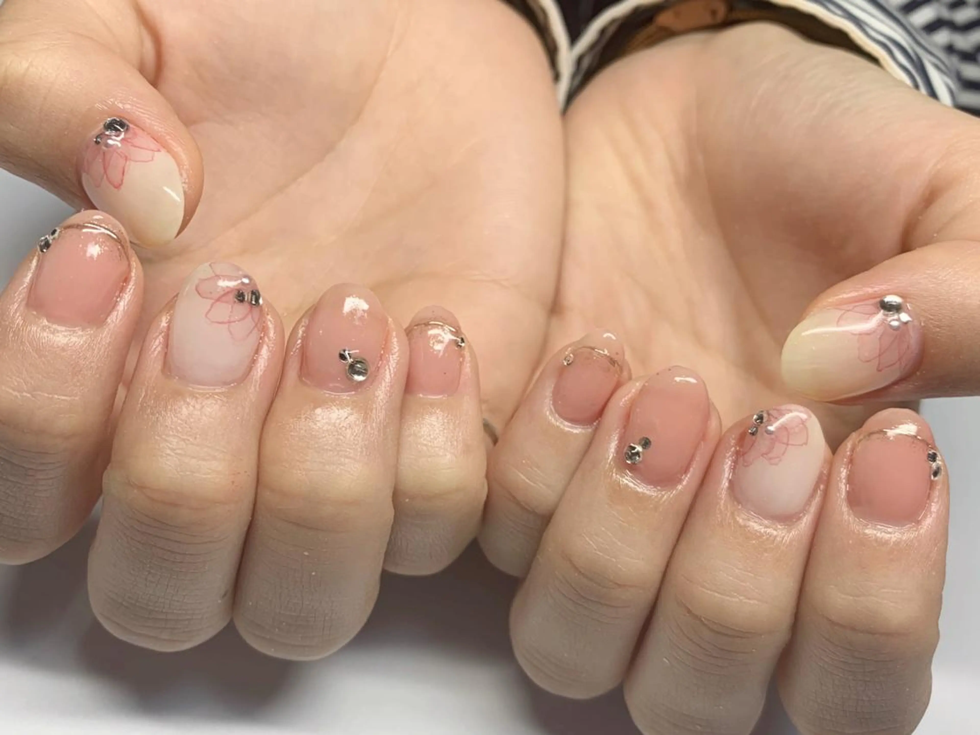 ネイル 持ち込み 池崎 美穂のネイルデザイン