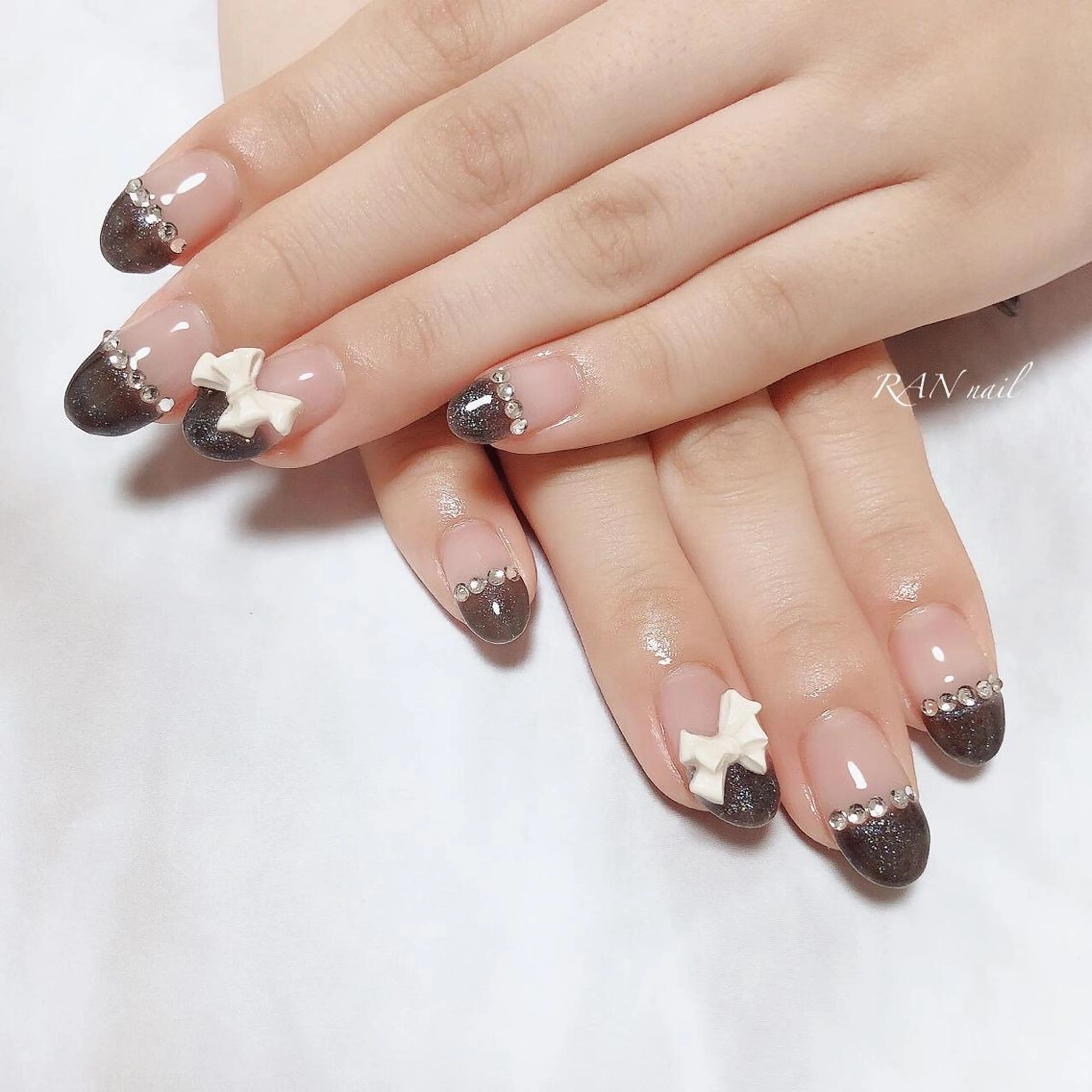 ネイル ジェルネイル キラキラネイル オフィスネイル パラジェル リボン RAN nailのネイルデザイン