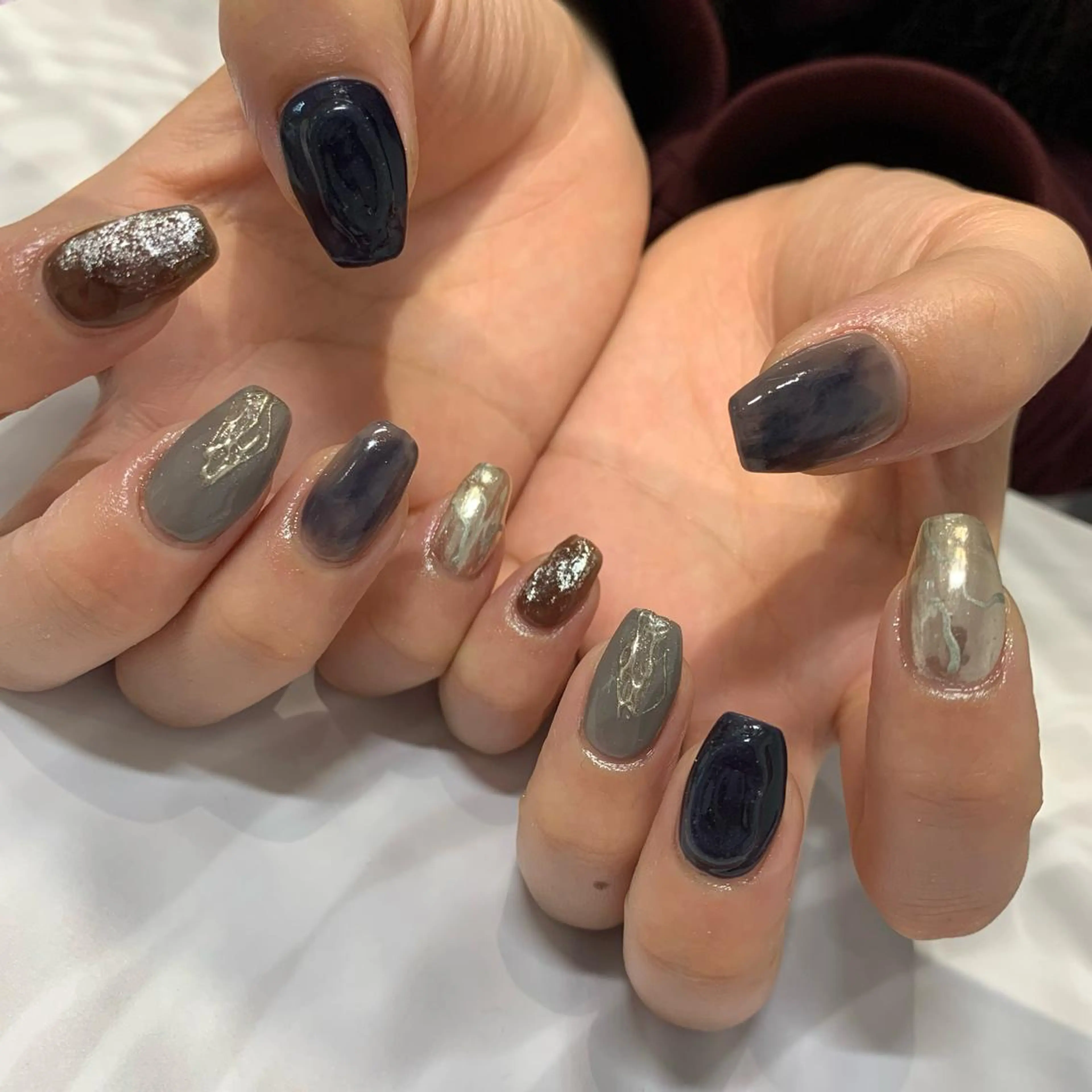 ネイル ネイビー マキノ ユイのネイルデザイン