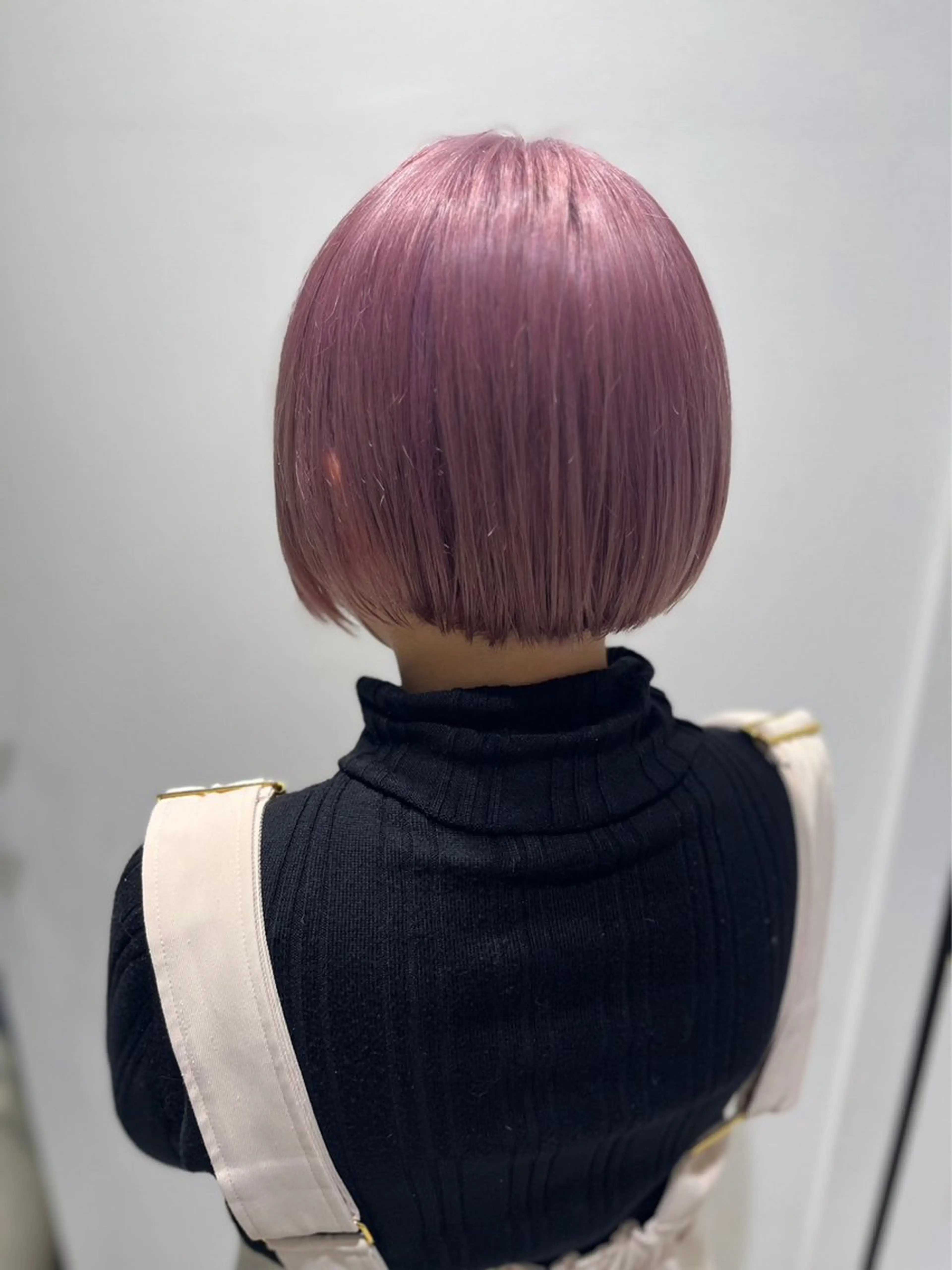 ショート パープルカラー ハイライト レイヤーカット Lond enikaのヘアスタイル