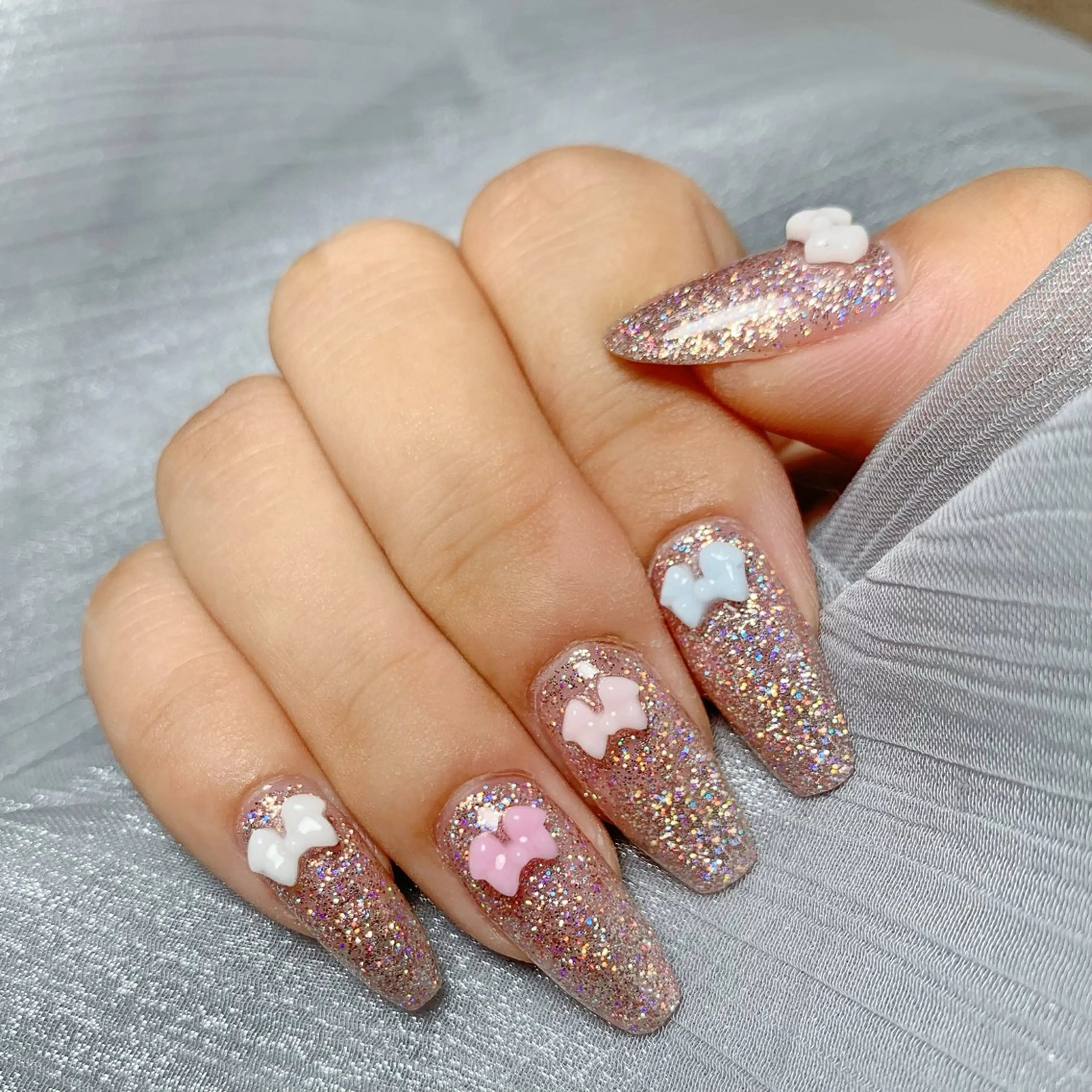 ネイル キラキラネイル 韓国ネイル 水色 マグネットネイル オフィスネイル なつみ wooのネイルデザイン