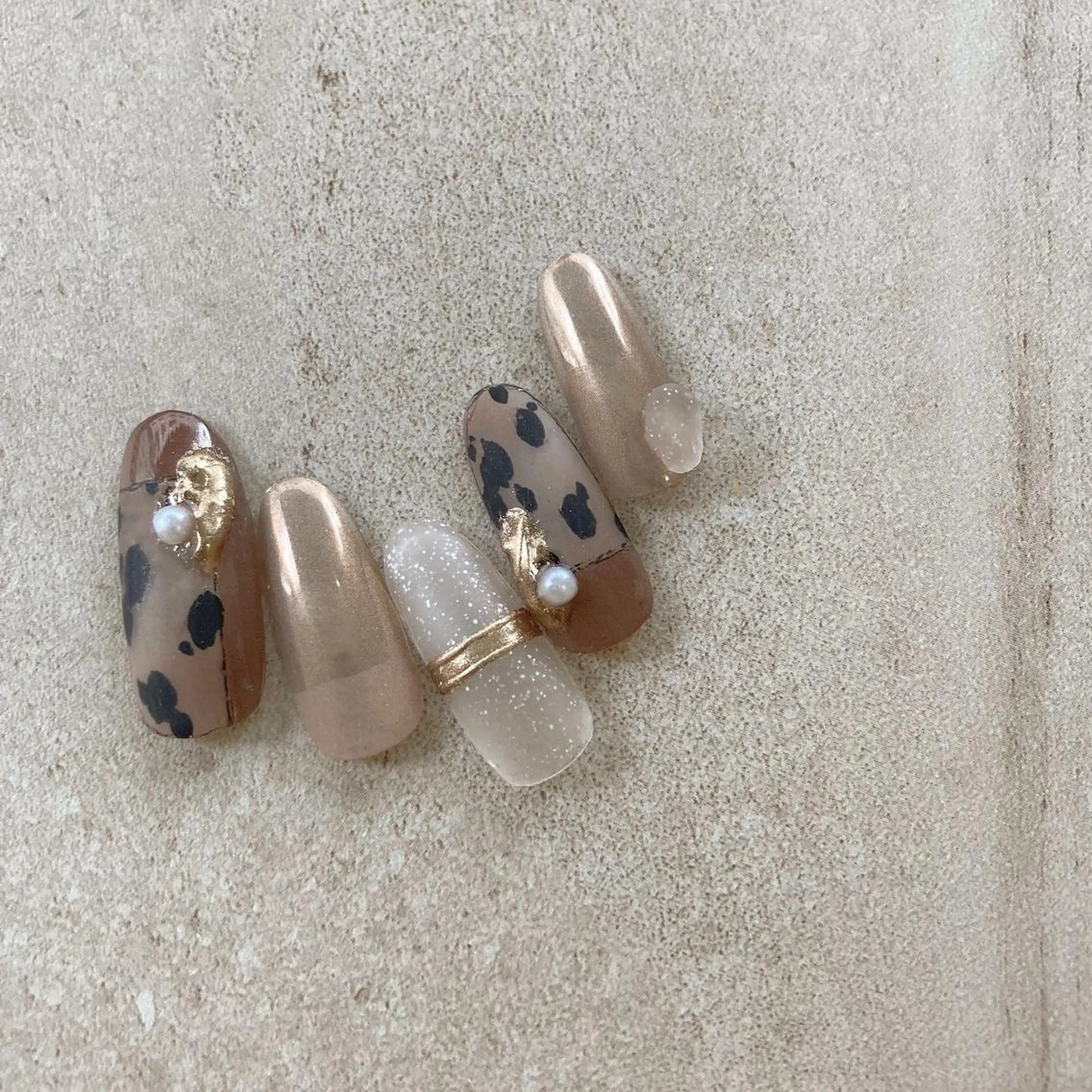 ネイル アニマル柄 ブラウン カジュアル ミラーネイル Faire MIKIのネイルデザイン