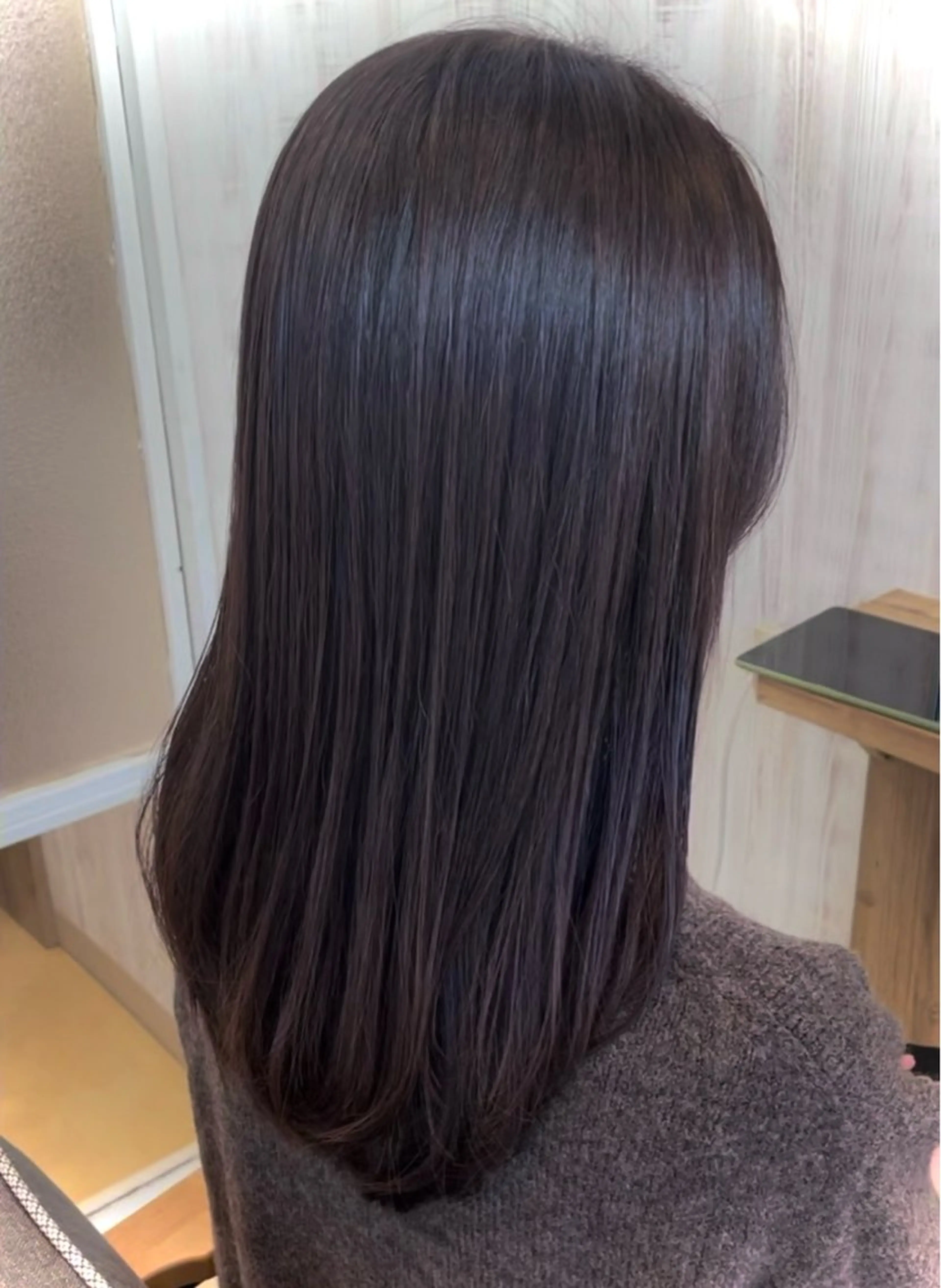 セミロング カラー 渋谷 とまとのヘアスタイル