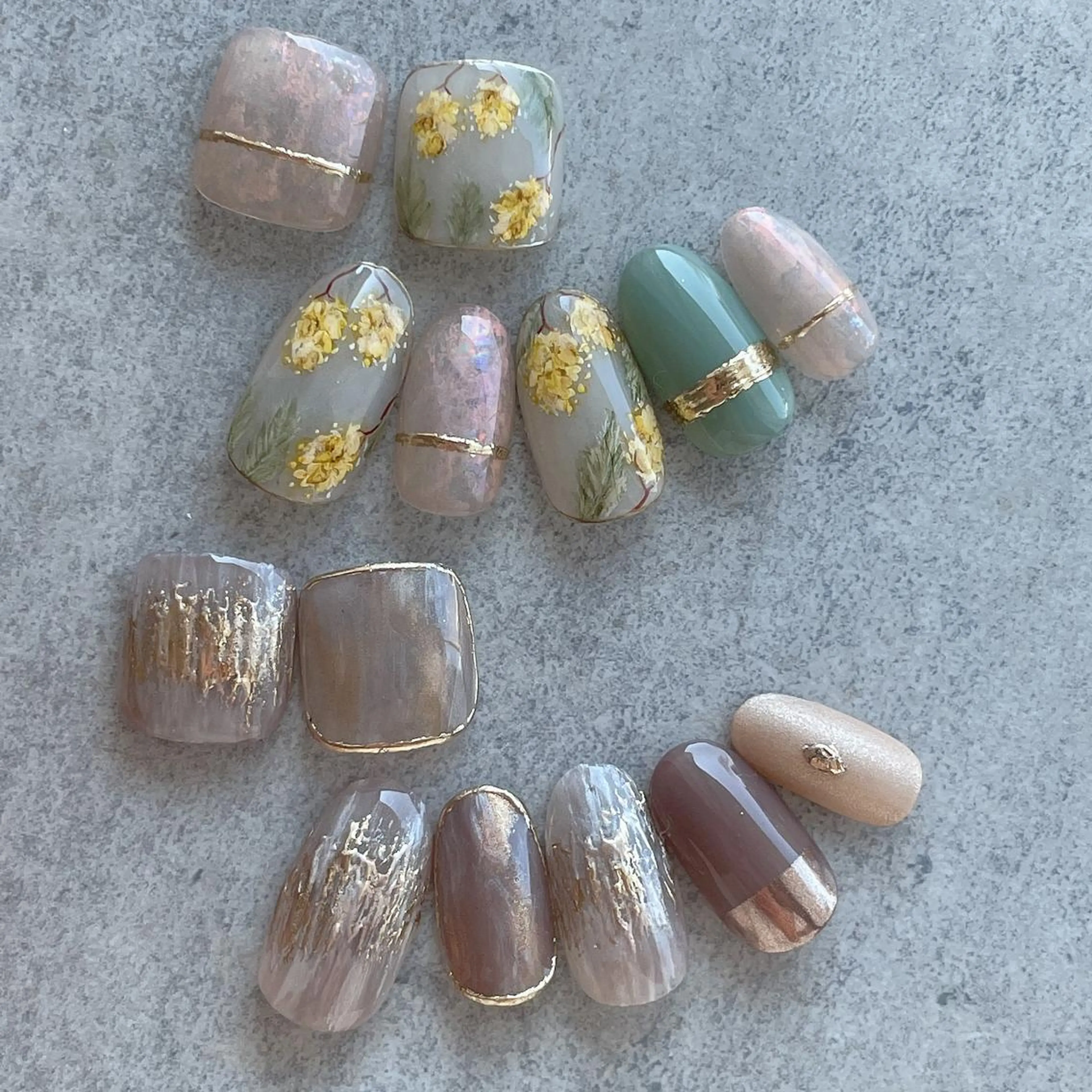 ネイル フラワーネイル ジェルネイル ニュアンスネイル ネイルチップ amulet TOMOMIのネイルデザイン