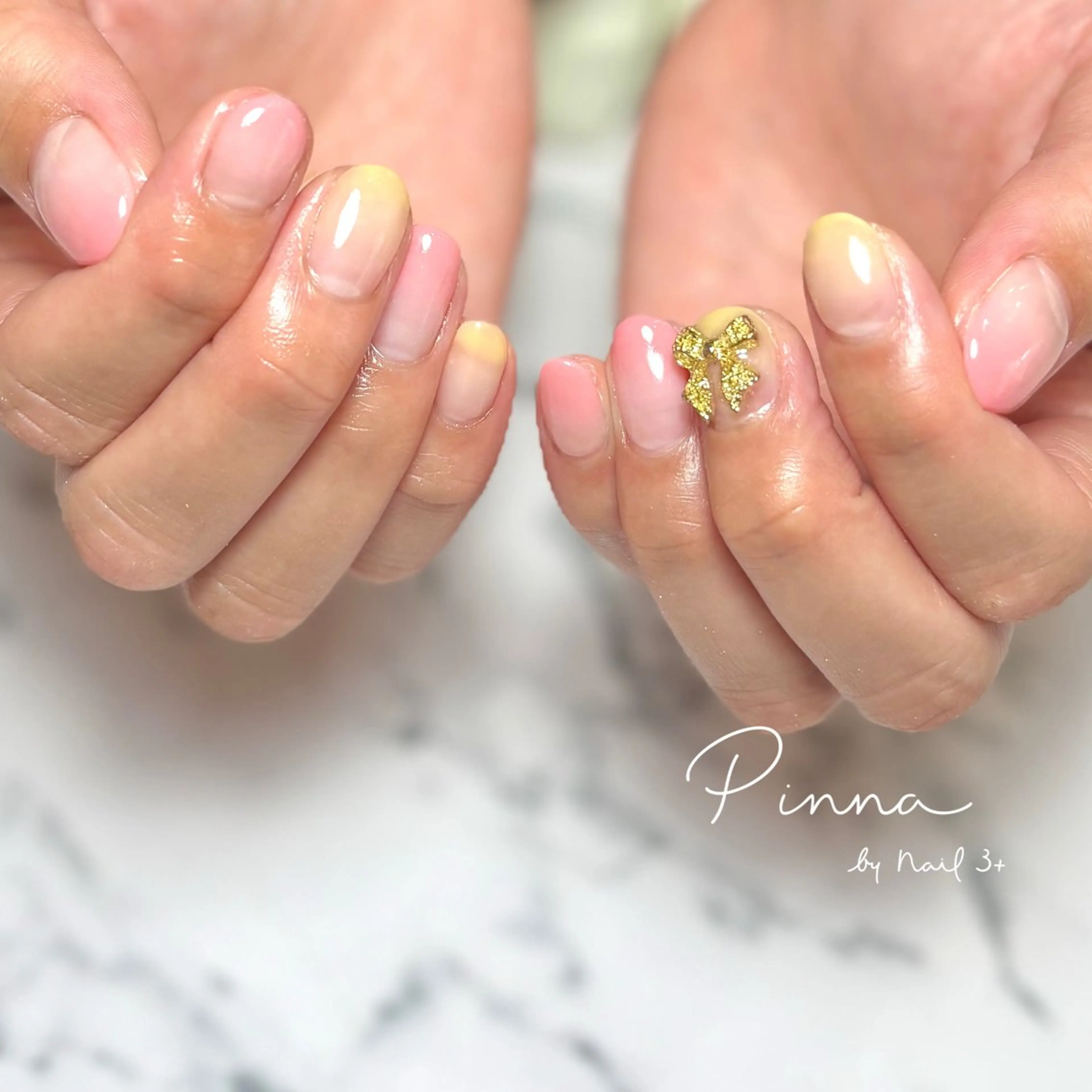 ネイル グラデーション ピンク 黄色 Mayu 🌷🦋のネイルデザイン