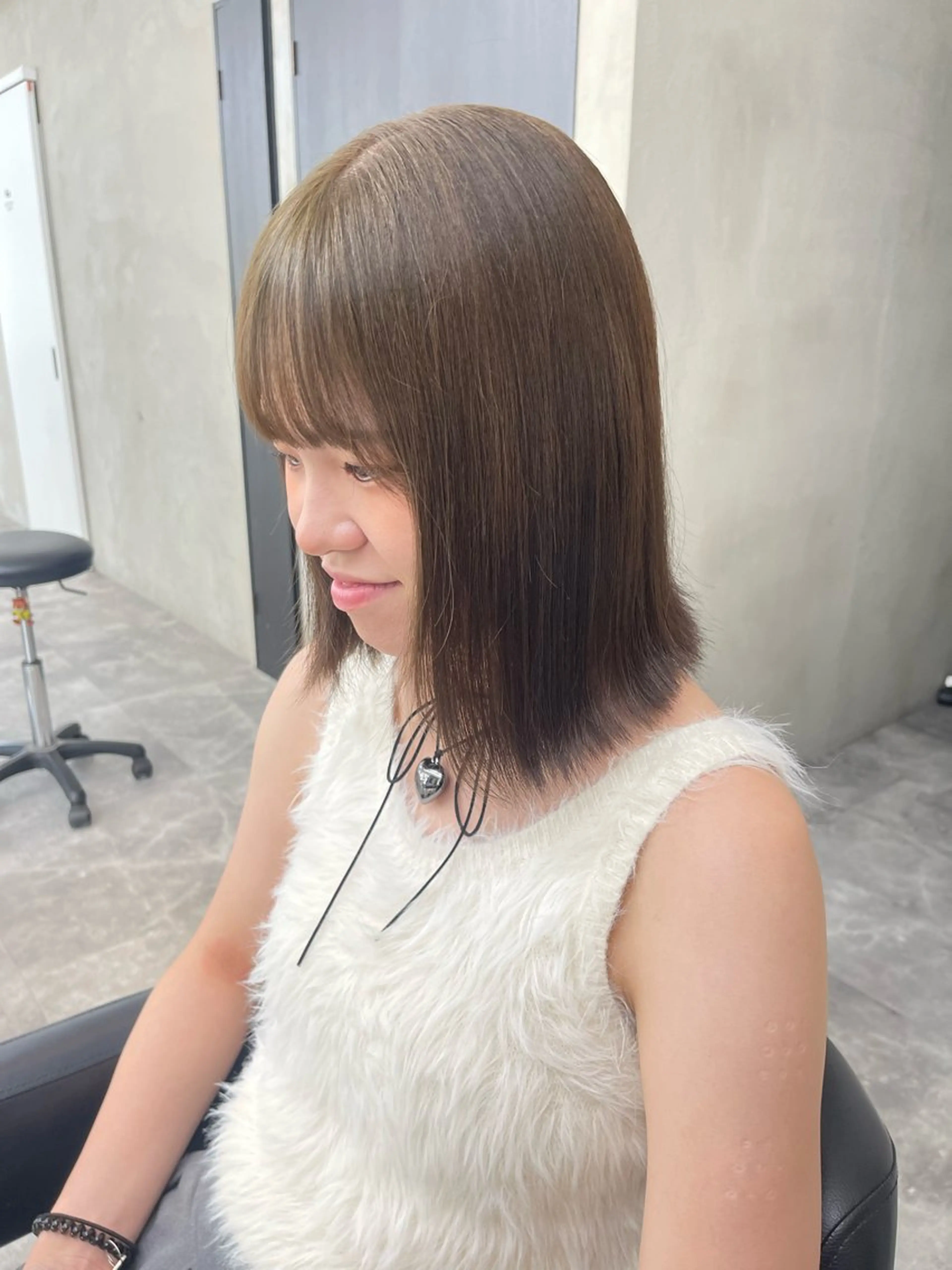 ミディアム ヘアカラー 縮毛矯正🐼暖色 根本侑季のヘアスタイル