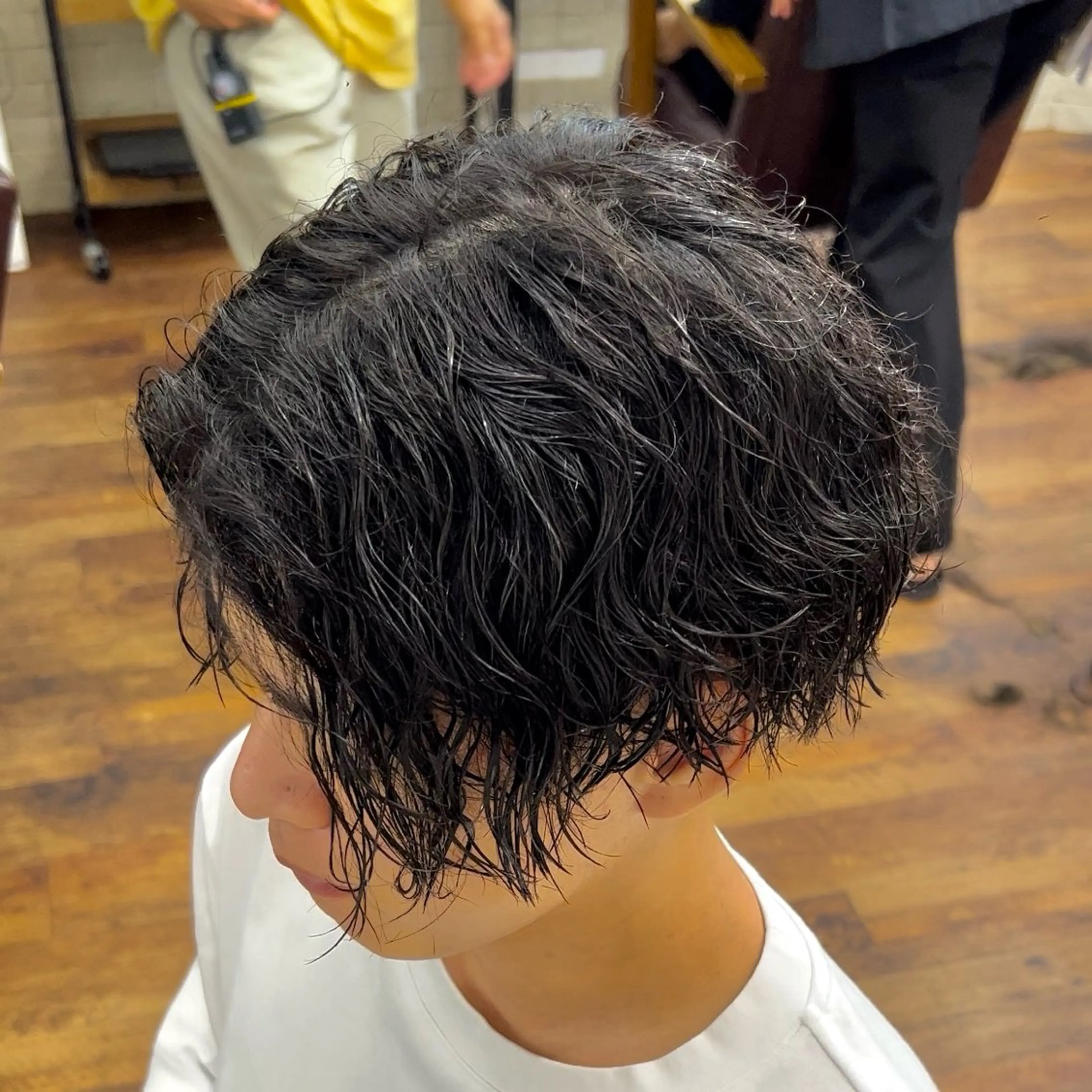 ミディアム パーマ メンズ ミディアムパーマ メンズパーマ ツイストスパイラルパーマ スパイラルパーマ Rikito 予約リクエストご案内のヘアスタイル