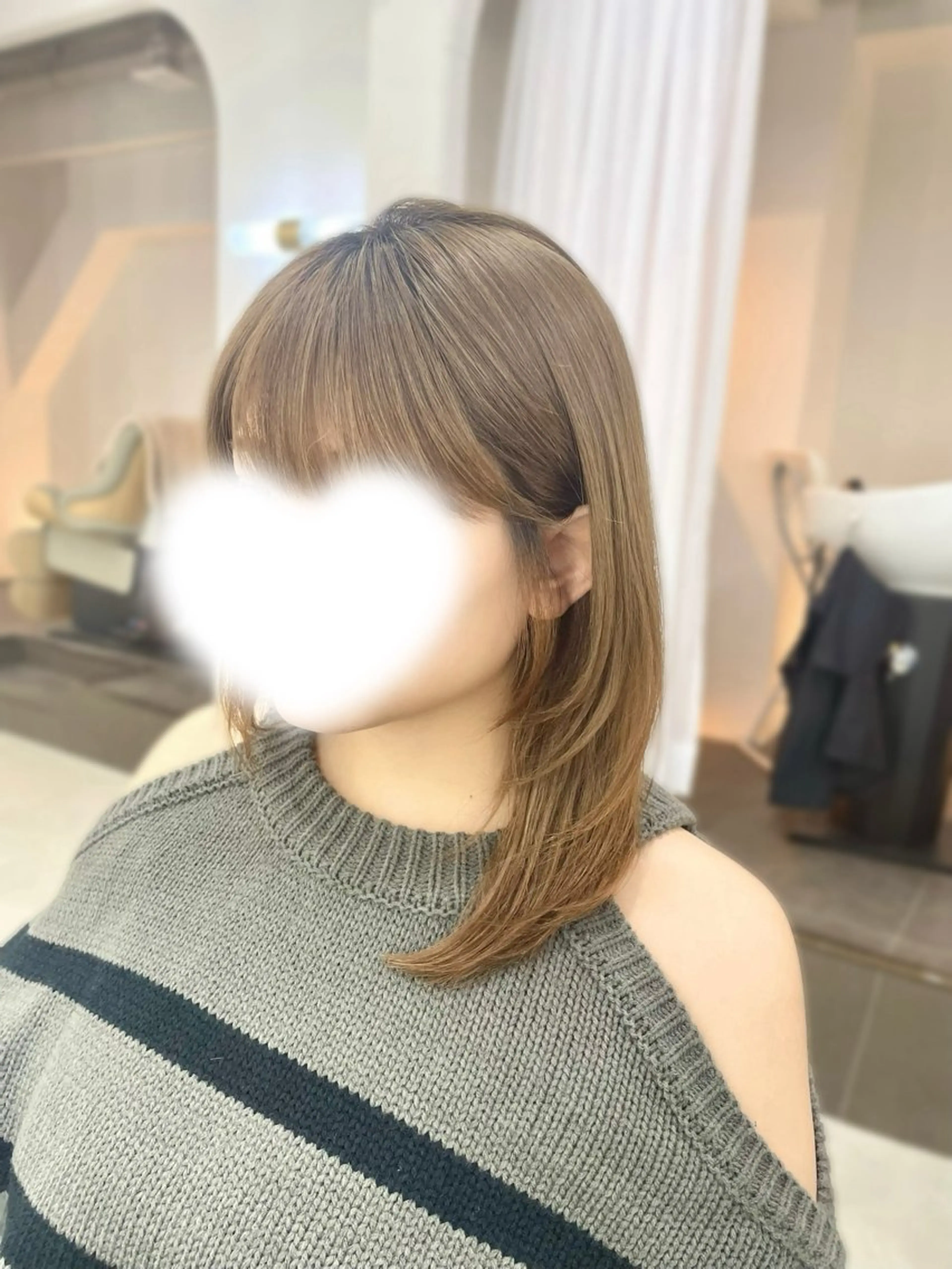 ミディアム 顔周りカット 小顔カット Miu🤍透明感カラ ー🫧ショートカットのヘアスタイル