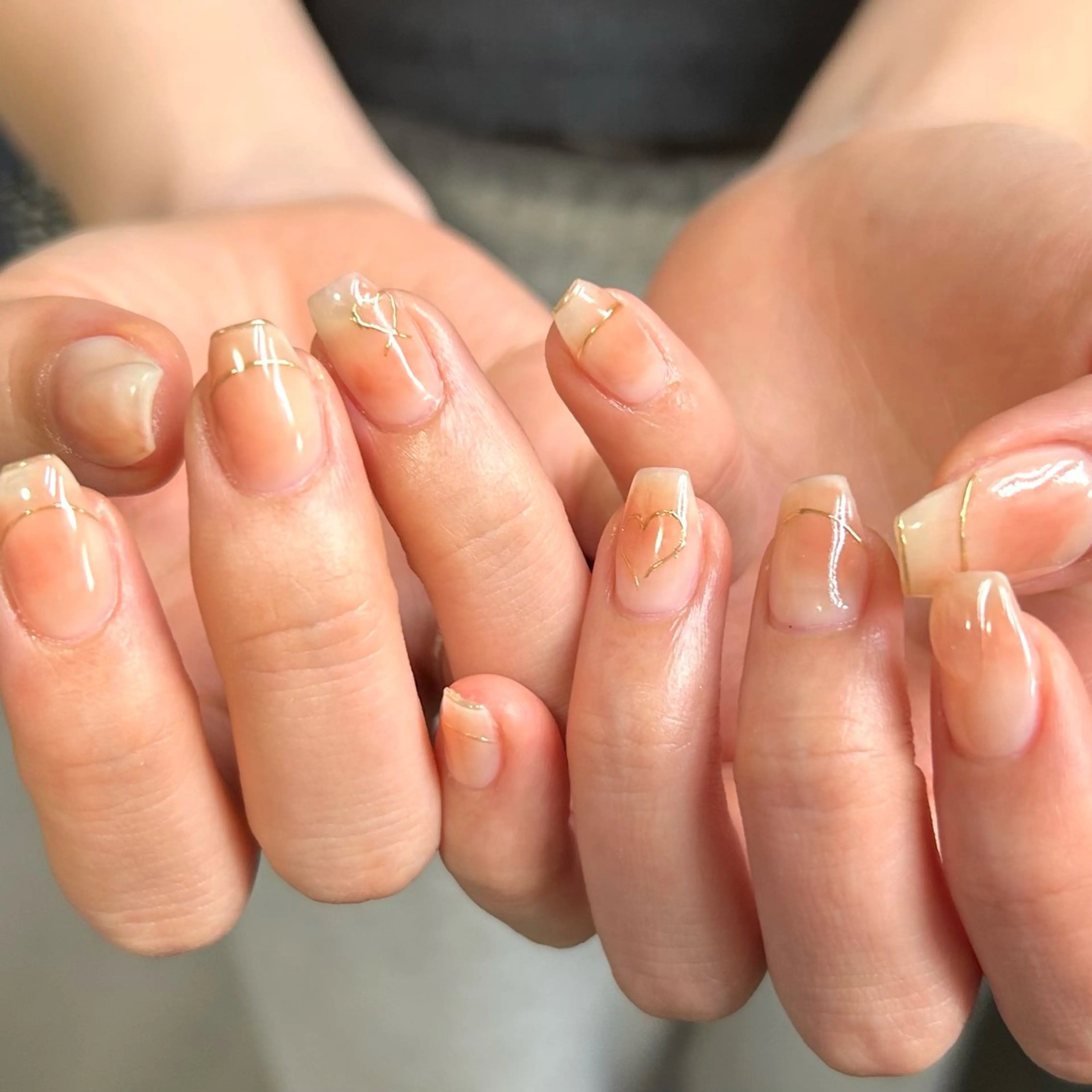 ネイル チークネイル ミラーネイル shine'an fuka🌿🫧のネイルデザイン