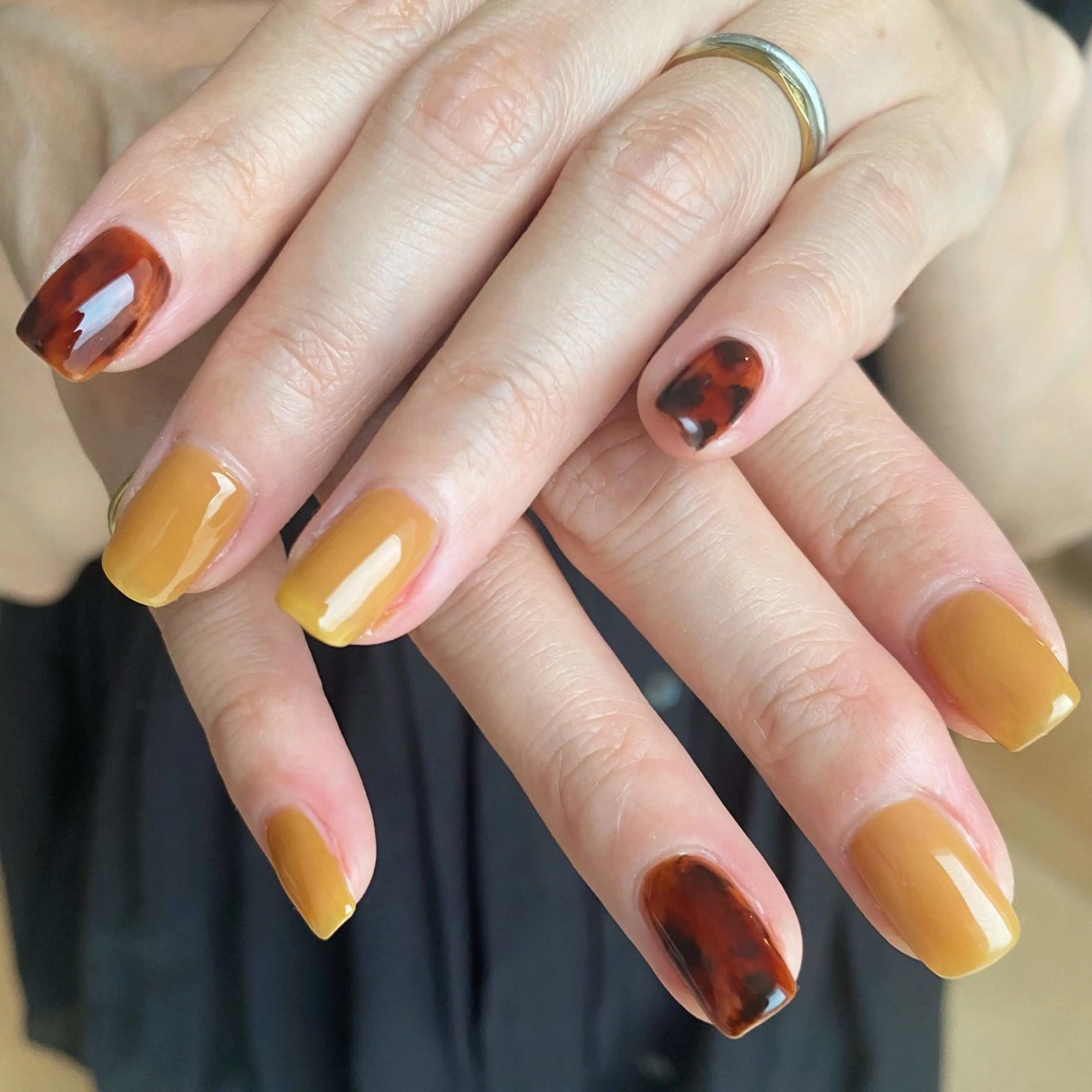 ネイル べっ甲ネイル nook megumiのネイルデザイン