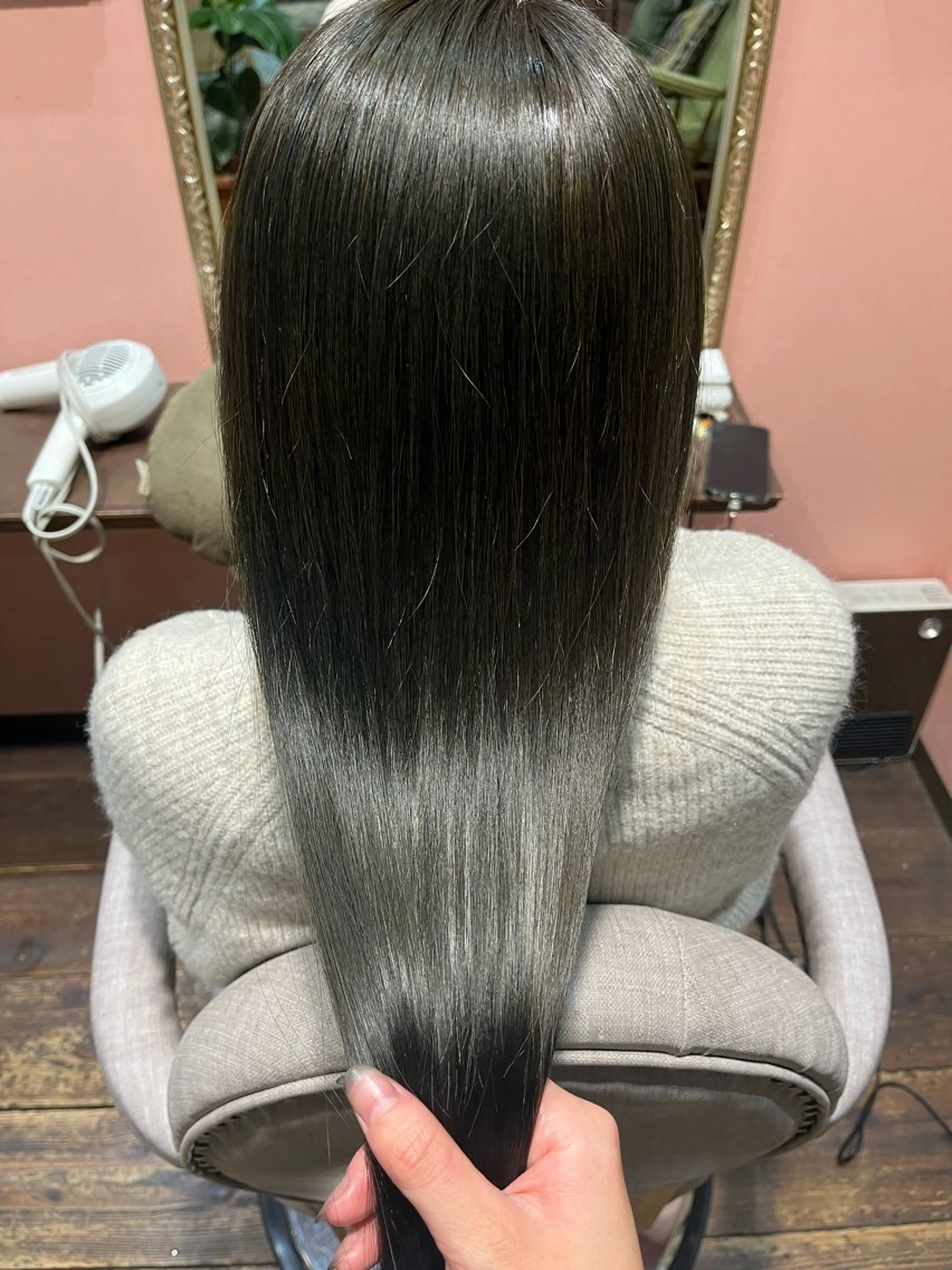 ロング RYOKA/ 透明感カラー/韓国風のヘアスタイル