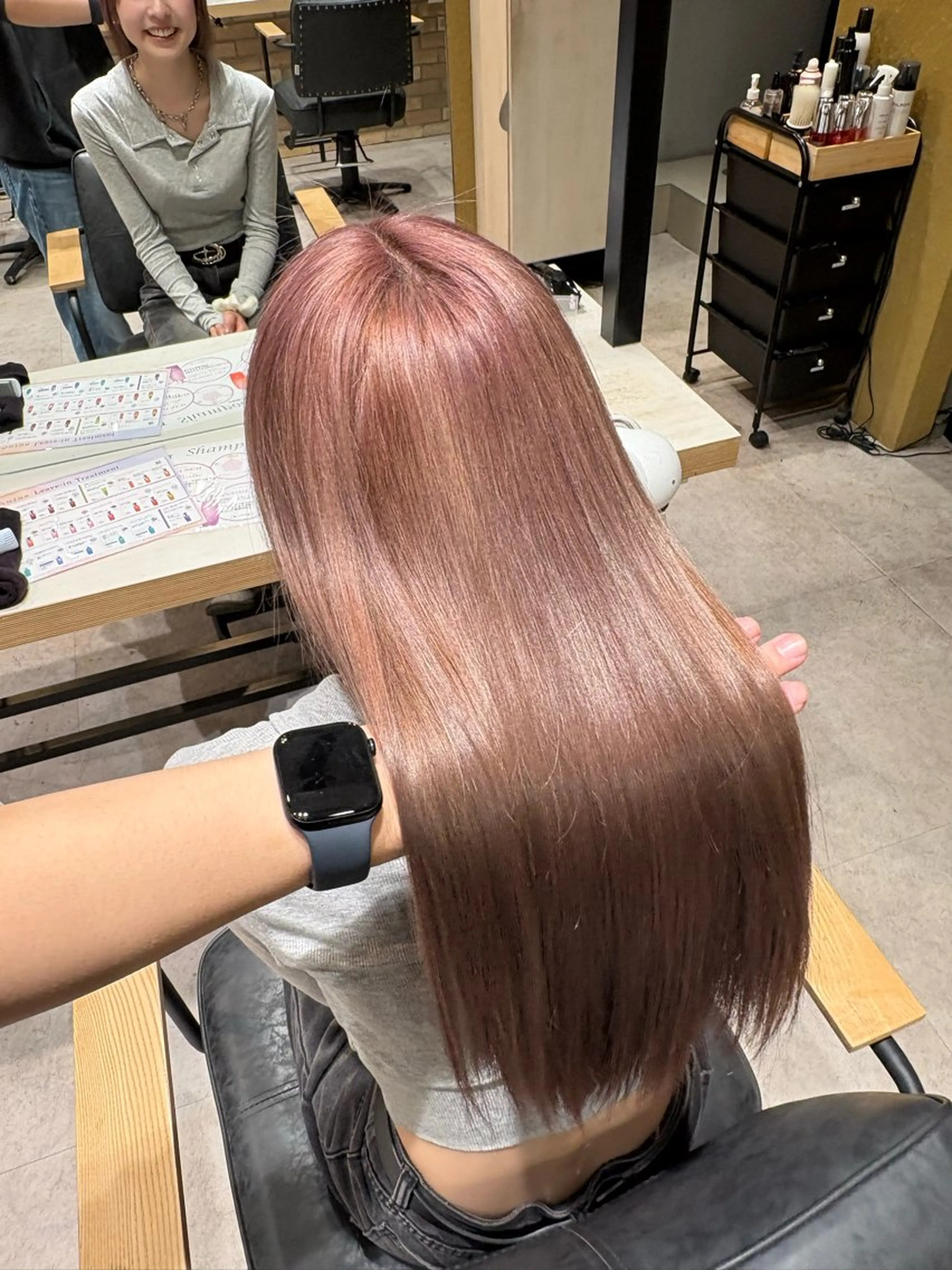 ミディアム カラー フェザー/シャドウ/ メッシュパーマのヘアスタイル