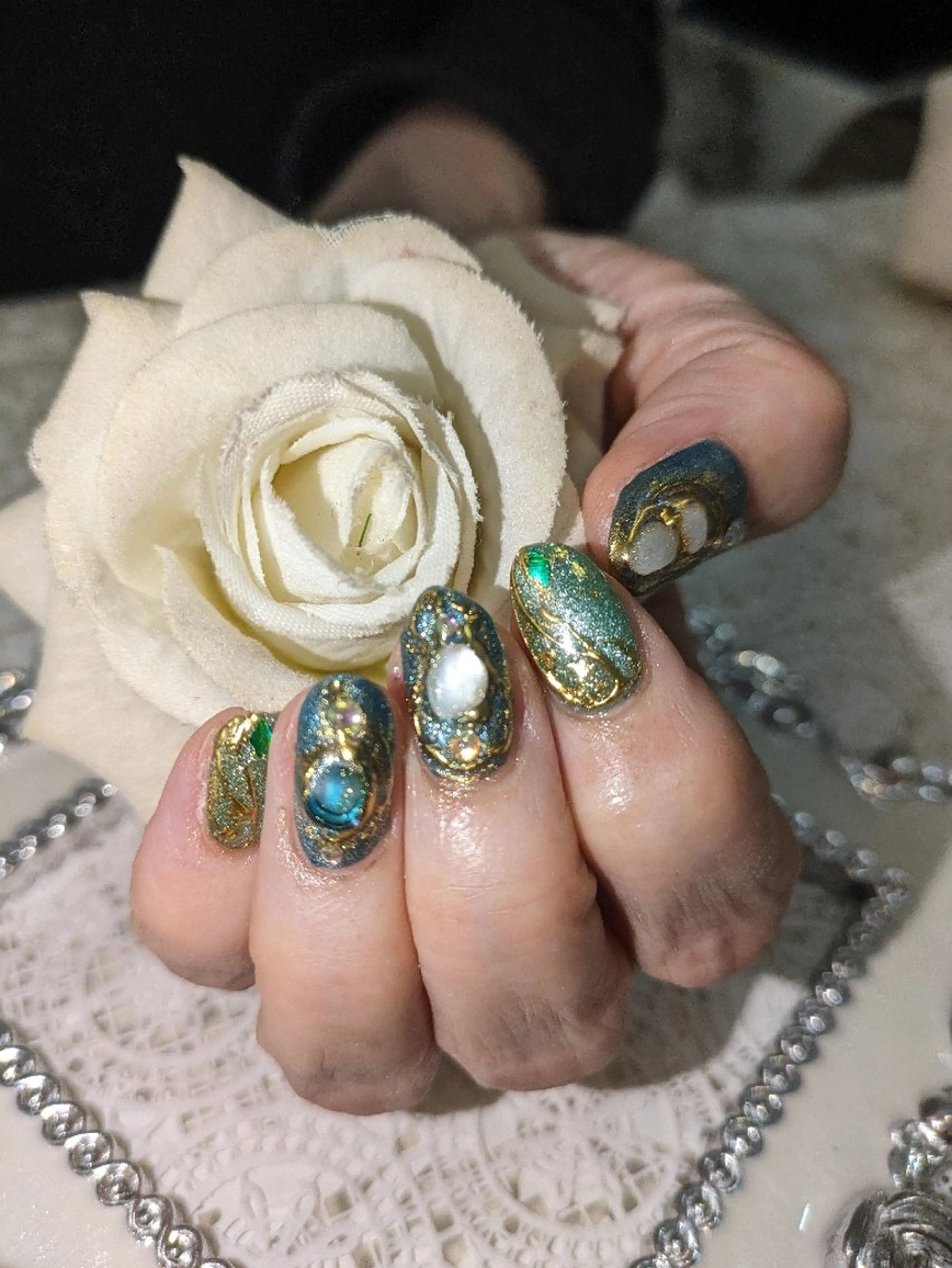 ネイル エステとネイル ローズコンフォートのネイルデザイン