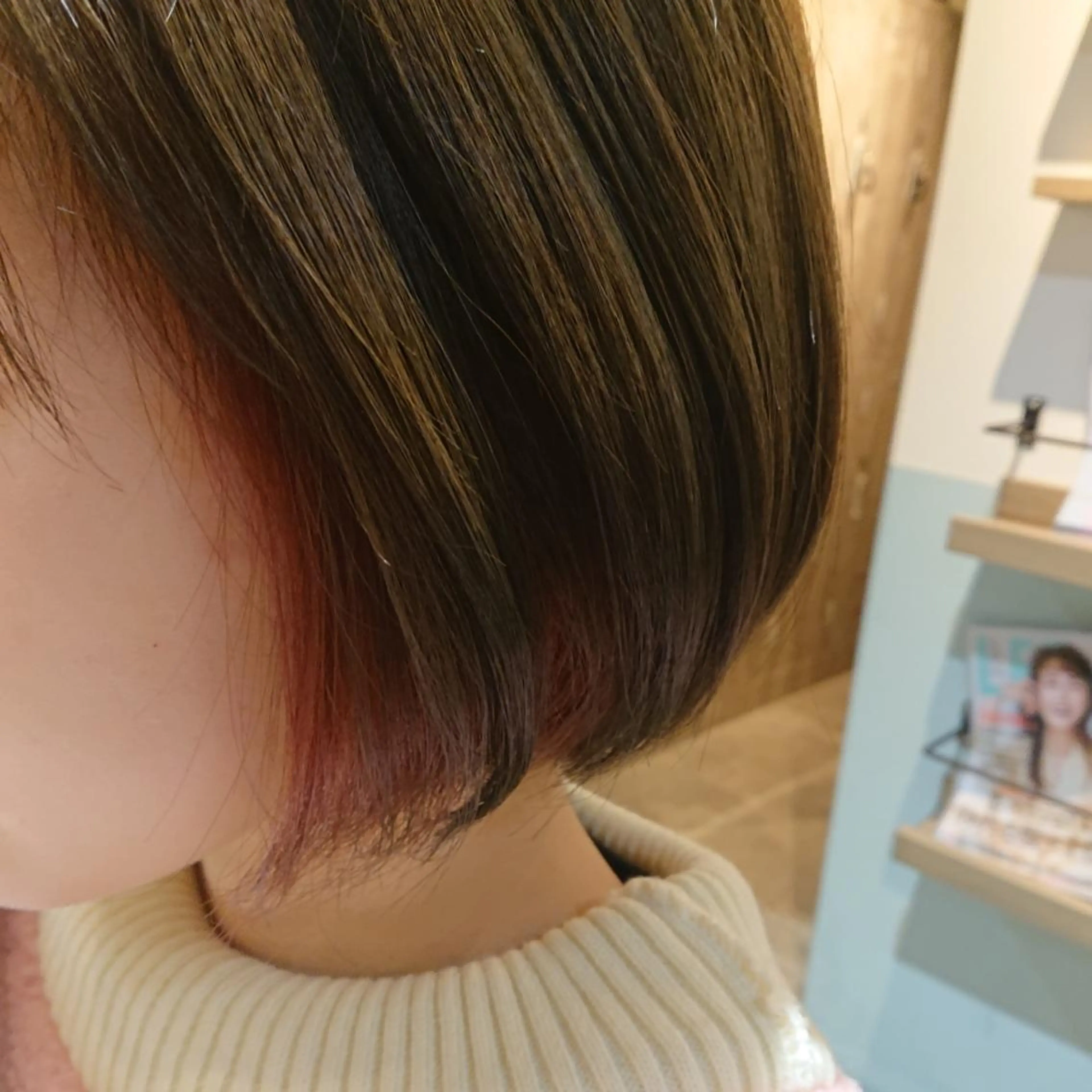 ショート カラー alushe 岡 陽子のヘアスタイル