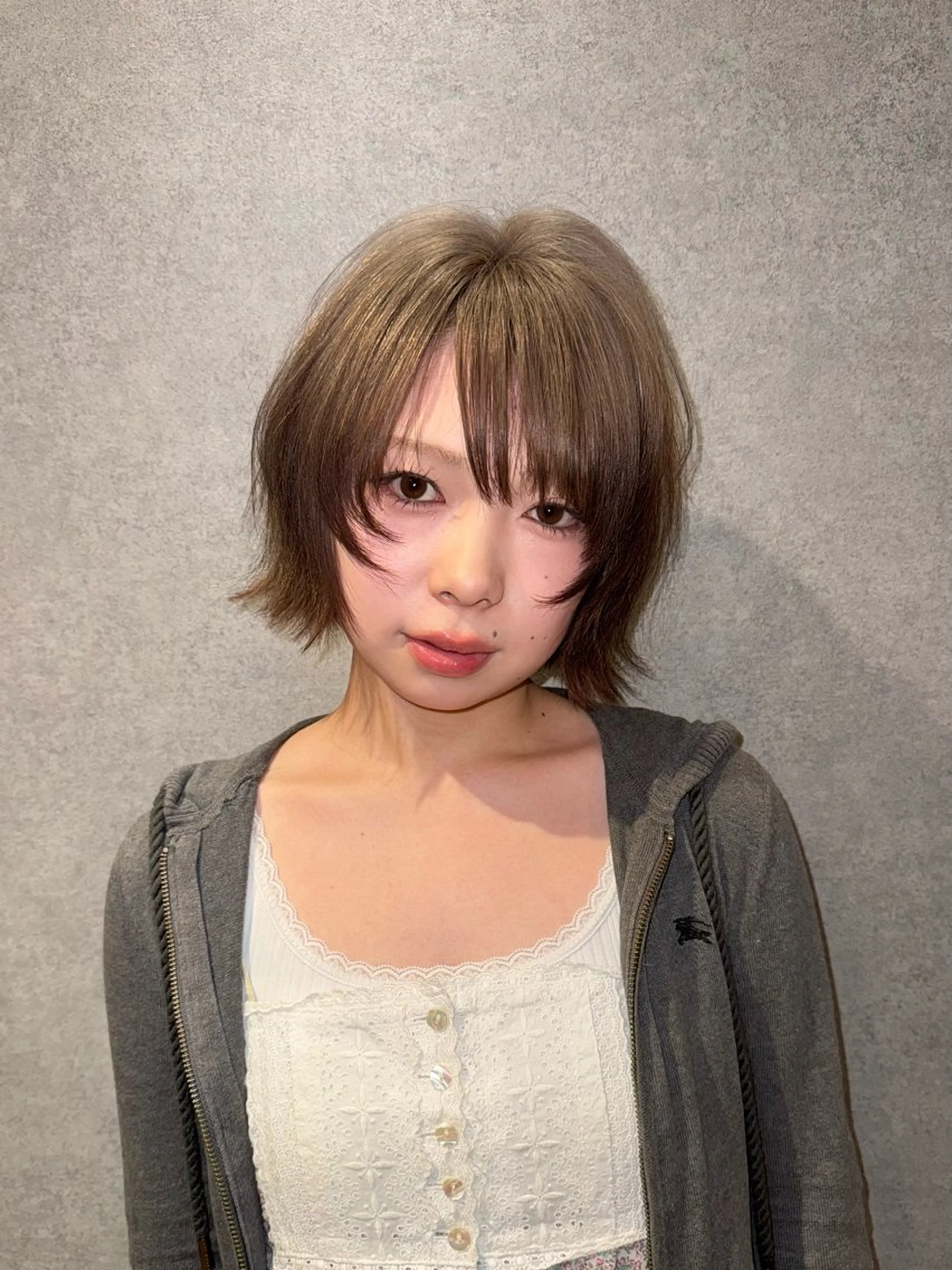 ミディアム カラー ハイトーンカラー ボブ 顔まわりレイヤー 顔周りカット レイヤーカット カット ヘアカラー トリートメント ハイトーン/レイヤー /ウルフ⭐️永田⭐️のヘアスタイル