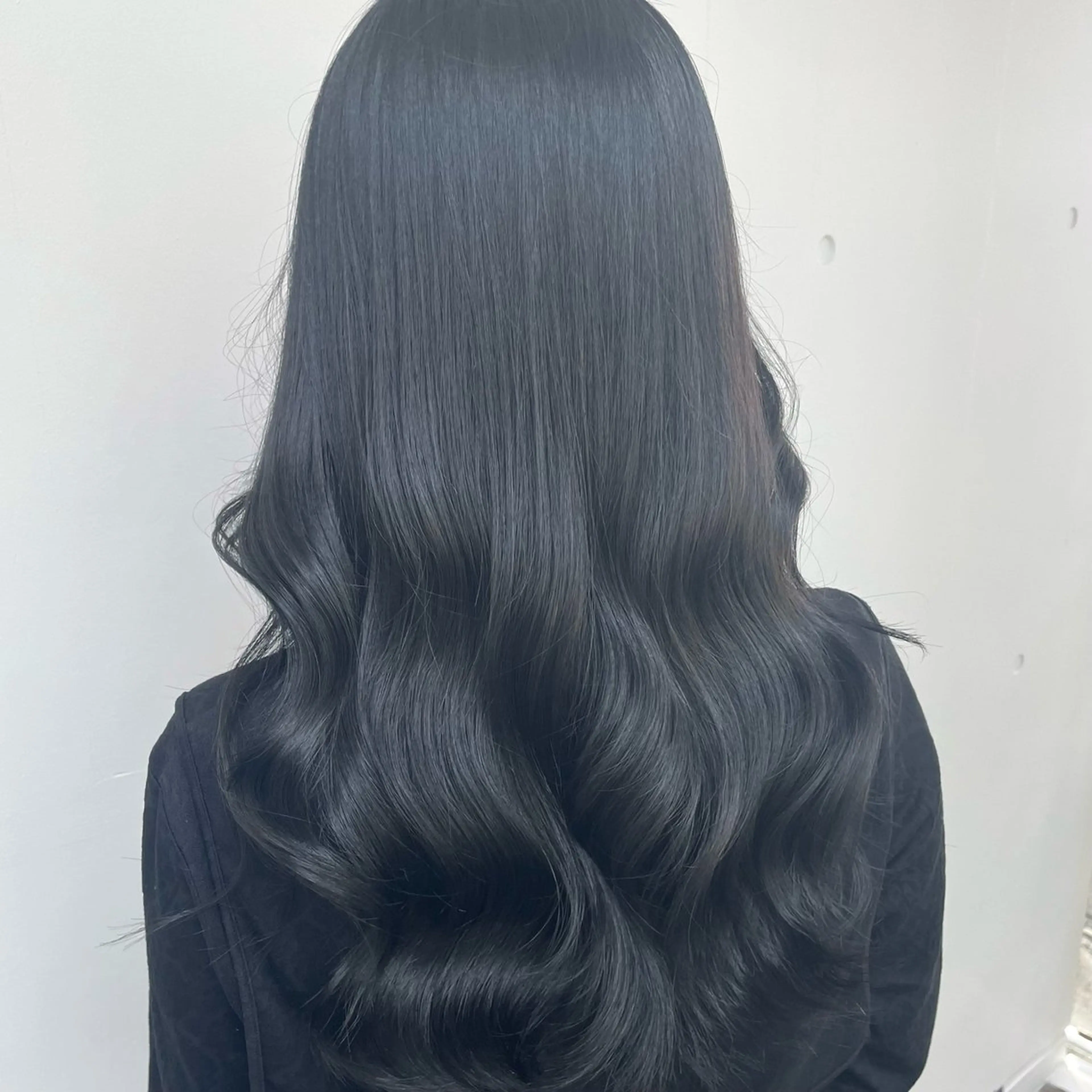 ロング カラー 黒髪 ブルーカラー ブルーブラック 韓国風ヘア ヘアカラー トリートメント もにか🌞原宿/渋谷 🌝ブリーチカラーのヘアスタイル