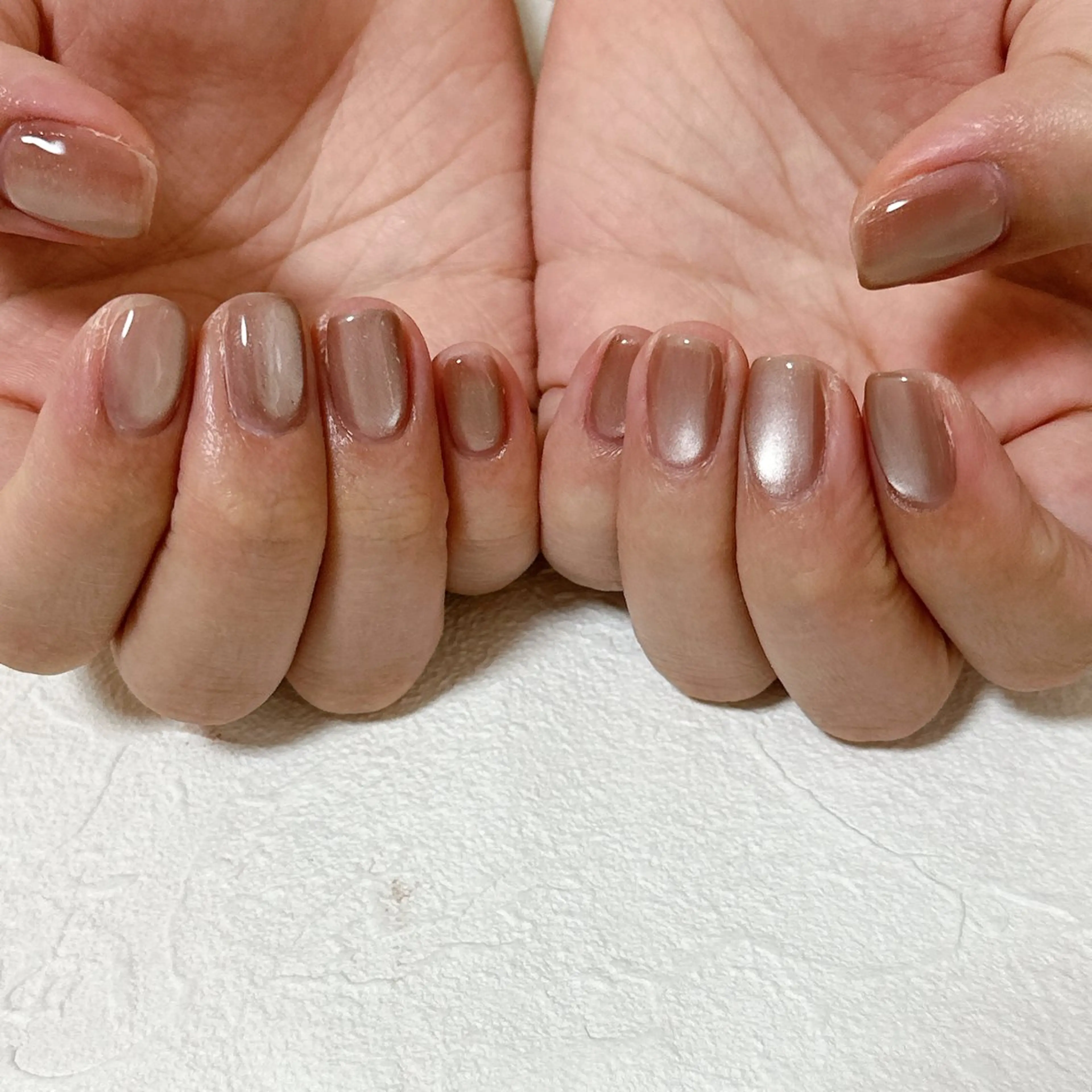 ネイル オーロラネイル ブラウン フットネイル フレンチネイル ジェルネイル mogunail &blowのネイルデザイン