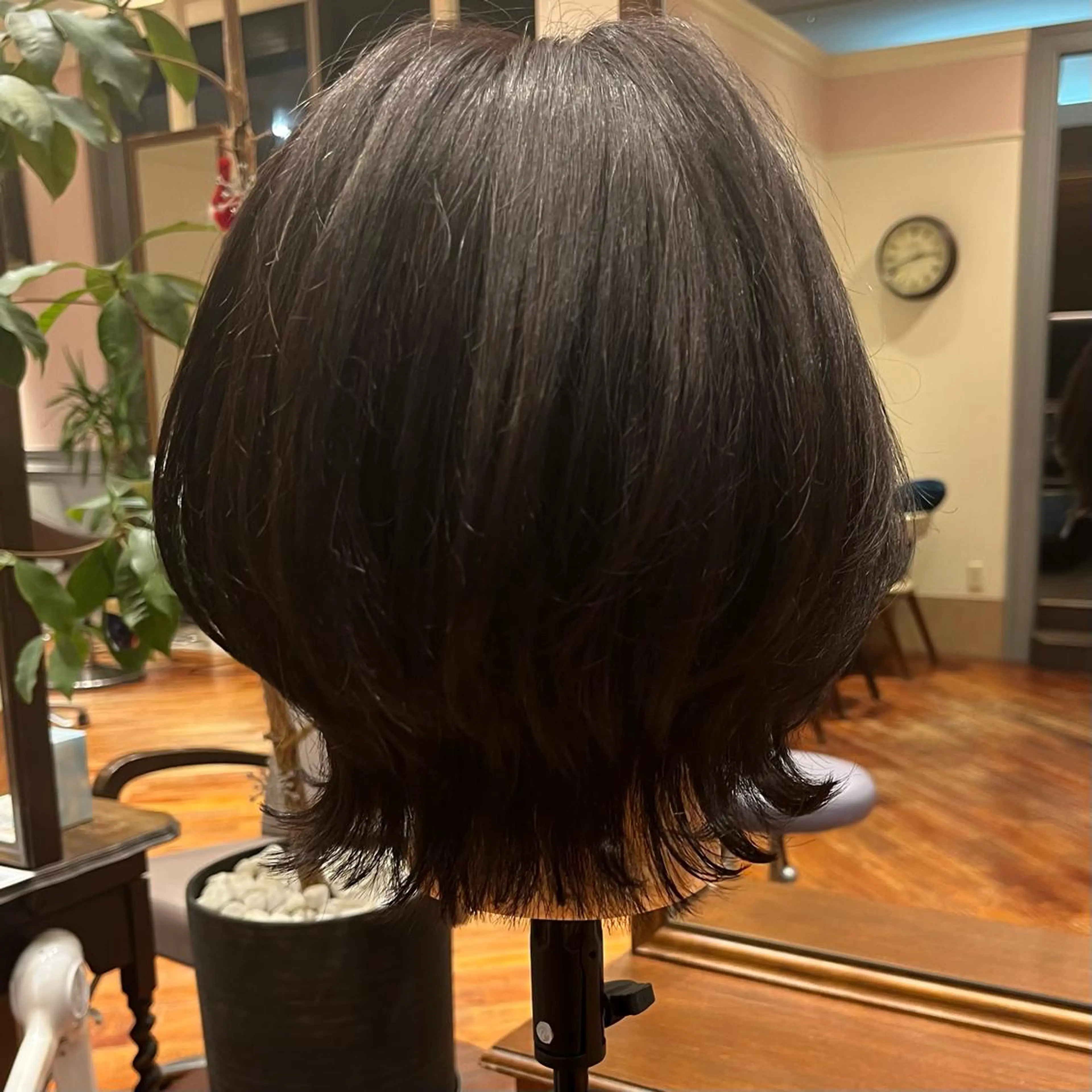 ミディアム ウルフカット 梅本 佳容子のヘアスタイル