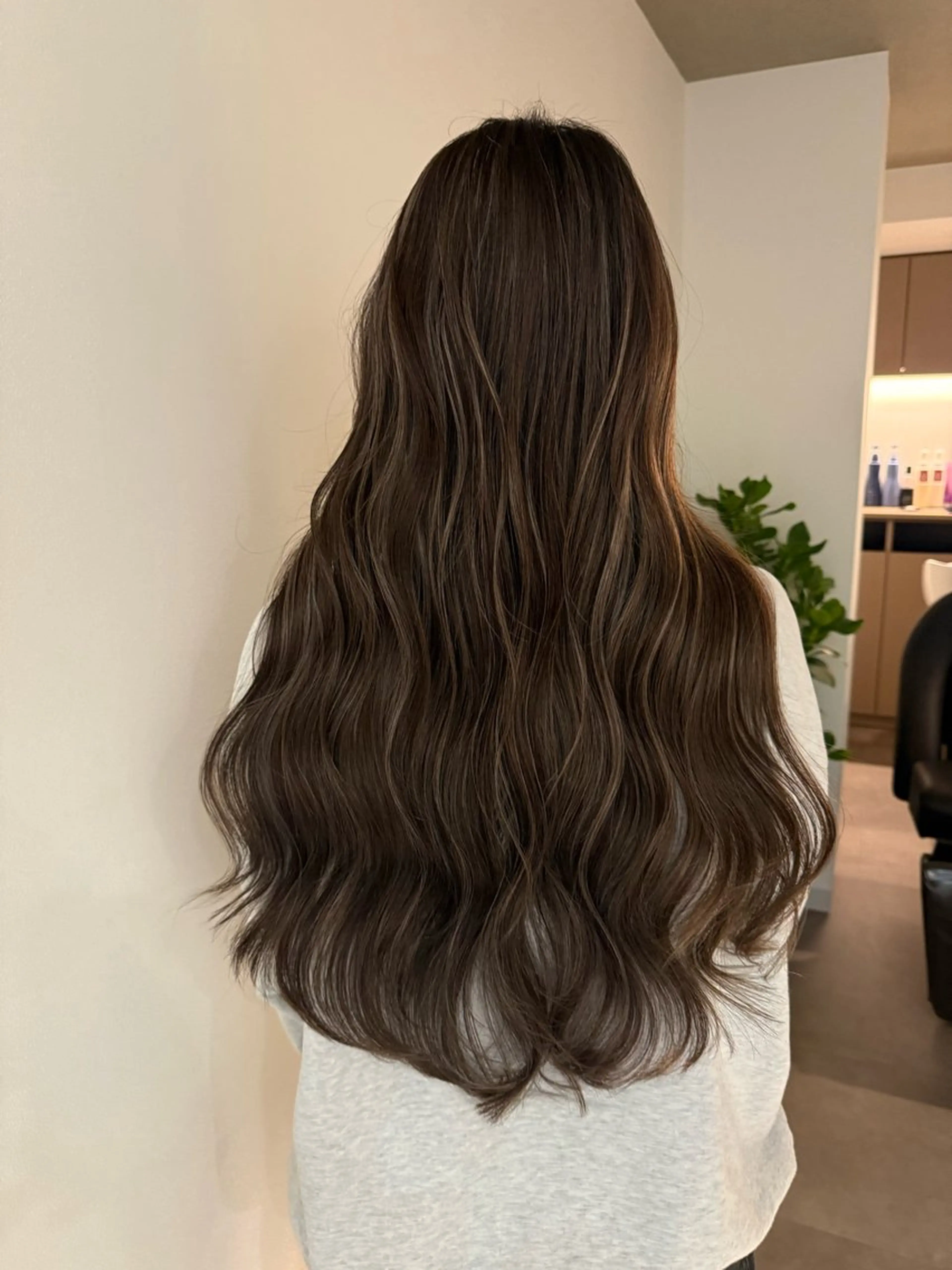 ロング カラー パーマ アッシュ アッシュグレー アッシュグレージュ ベージュカラー ブリーチ ヘアカラー レイヤーモデル 募集中🕊️正源のヘアスタイル