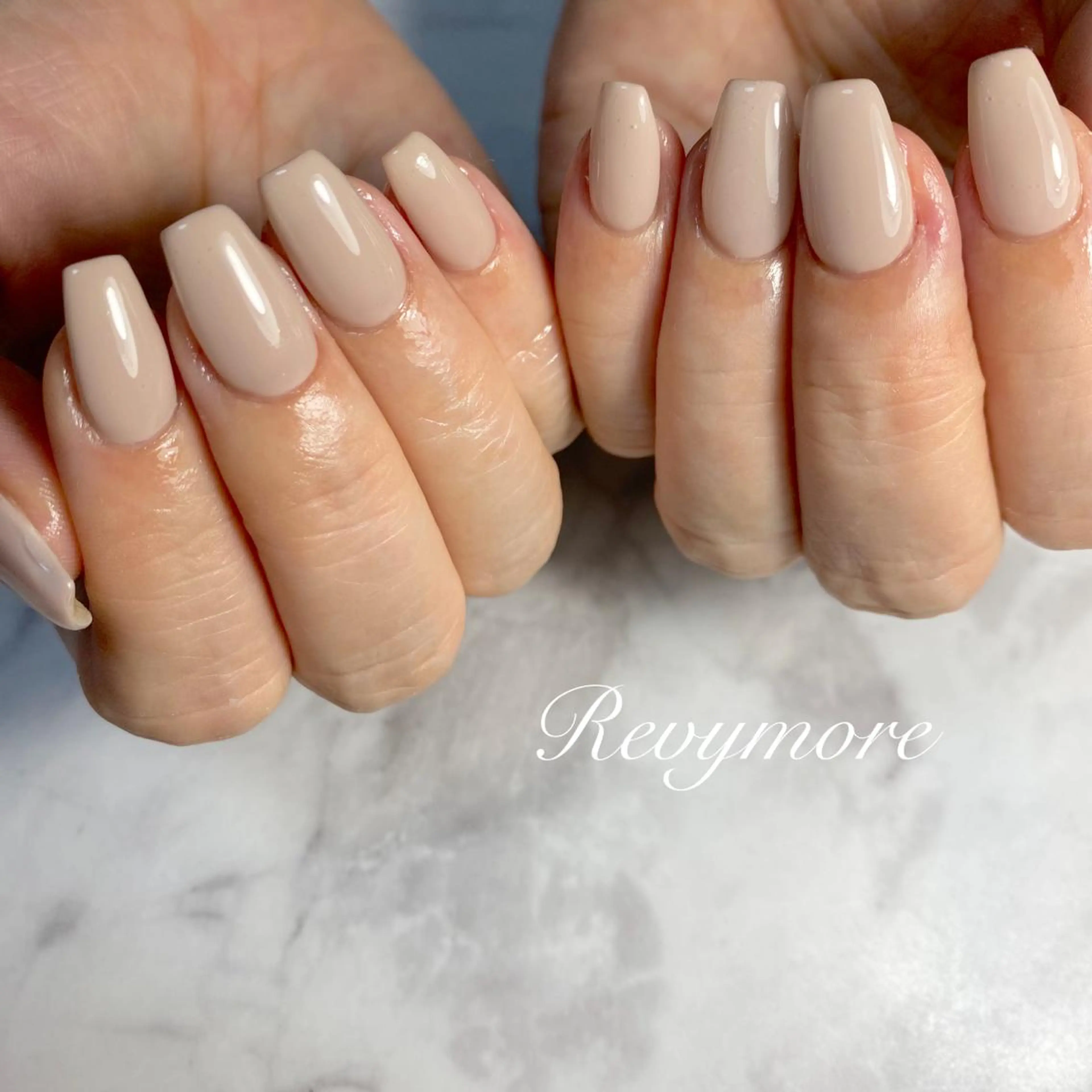 ミディアム ネイル 韓国風ヘア ジェルネイル キラキラネイル 韓国ネイル ニュアンスネイル nail salon Revymoreのネイルデザイン