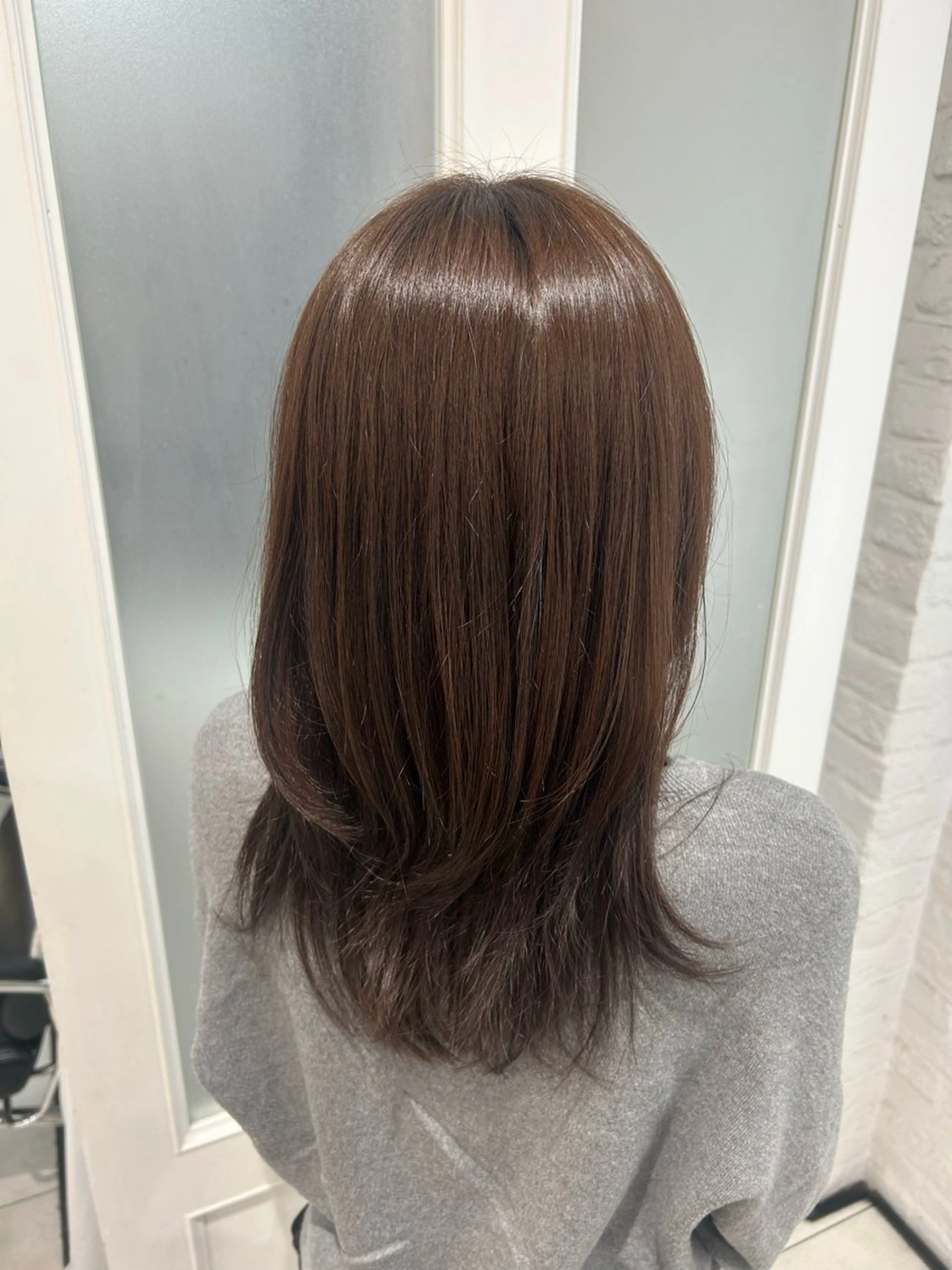 セミロング カラー アッシュ アッシュブラウン ブラウンカラー レイヤーカット カット ヘアカラー 榊原 純佑のヘアスタイル