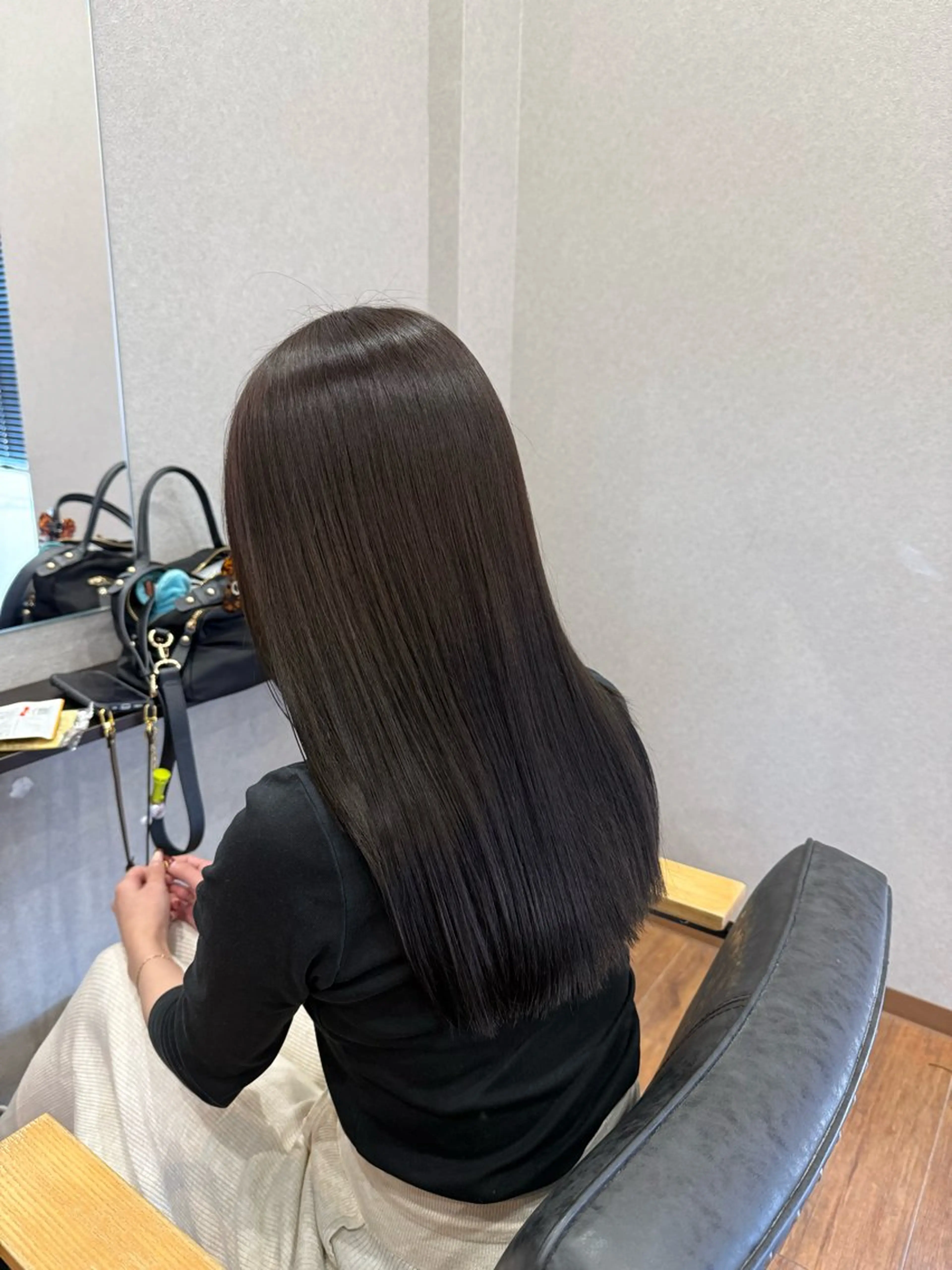 ロング カラー グレージュ ヘアカラー トリートメント 鵜飼 真伍のヘアスタイル