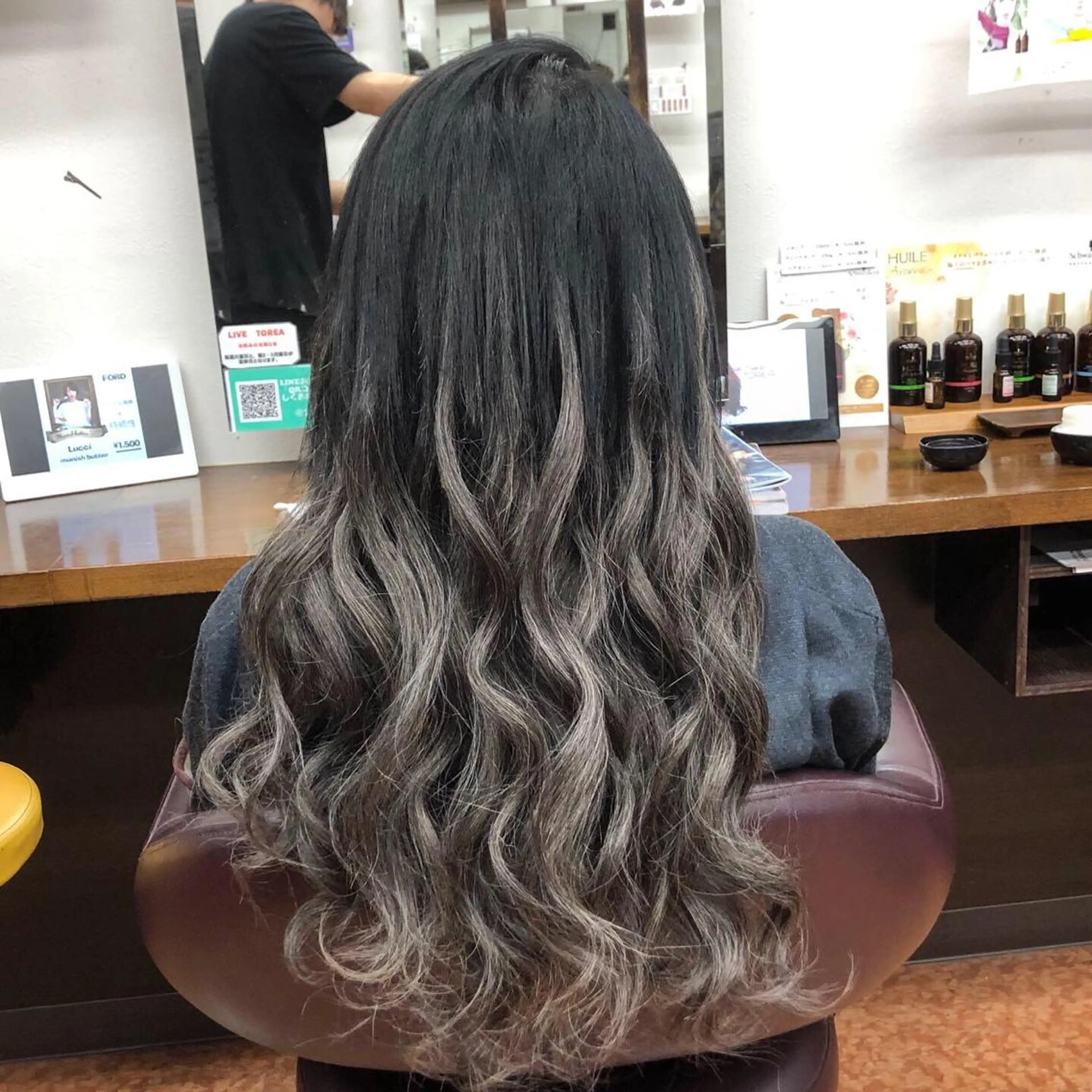 セミロング カラー ライブトレア YOSHIKIのヘアスタイル