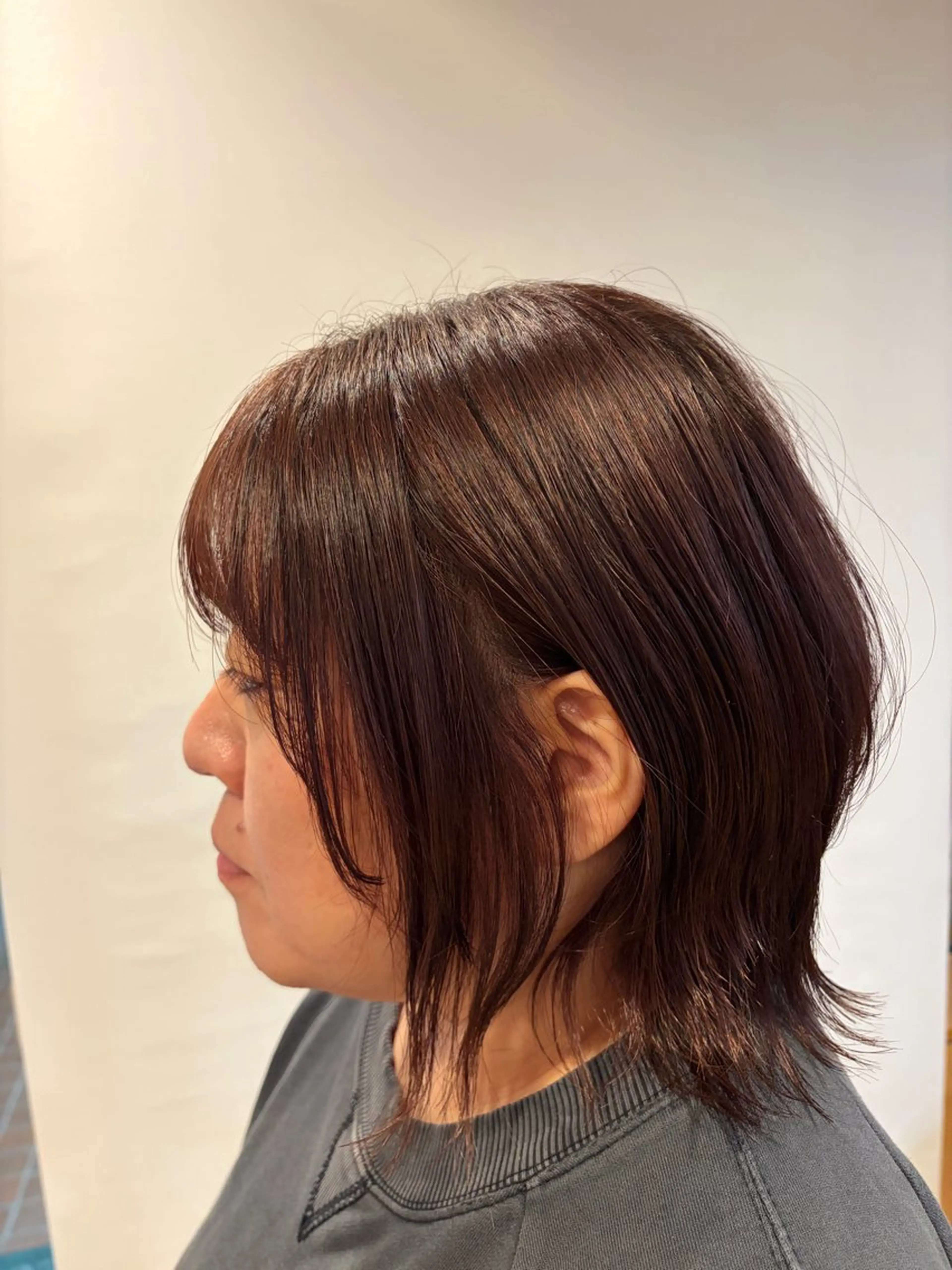 ミディアム ピンクブラウン ボブ 外ハネヘア ウルフカット ウルフボブ カット ヘアカラー 田口 響希のヘアスタイル