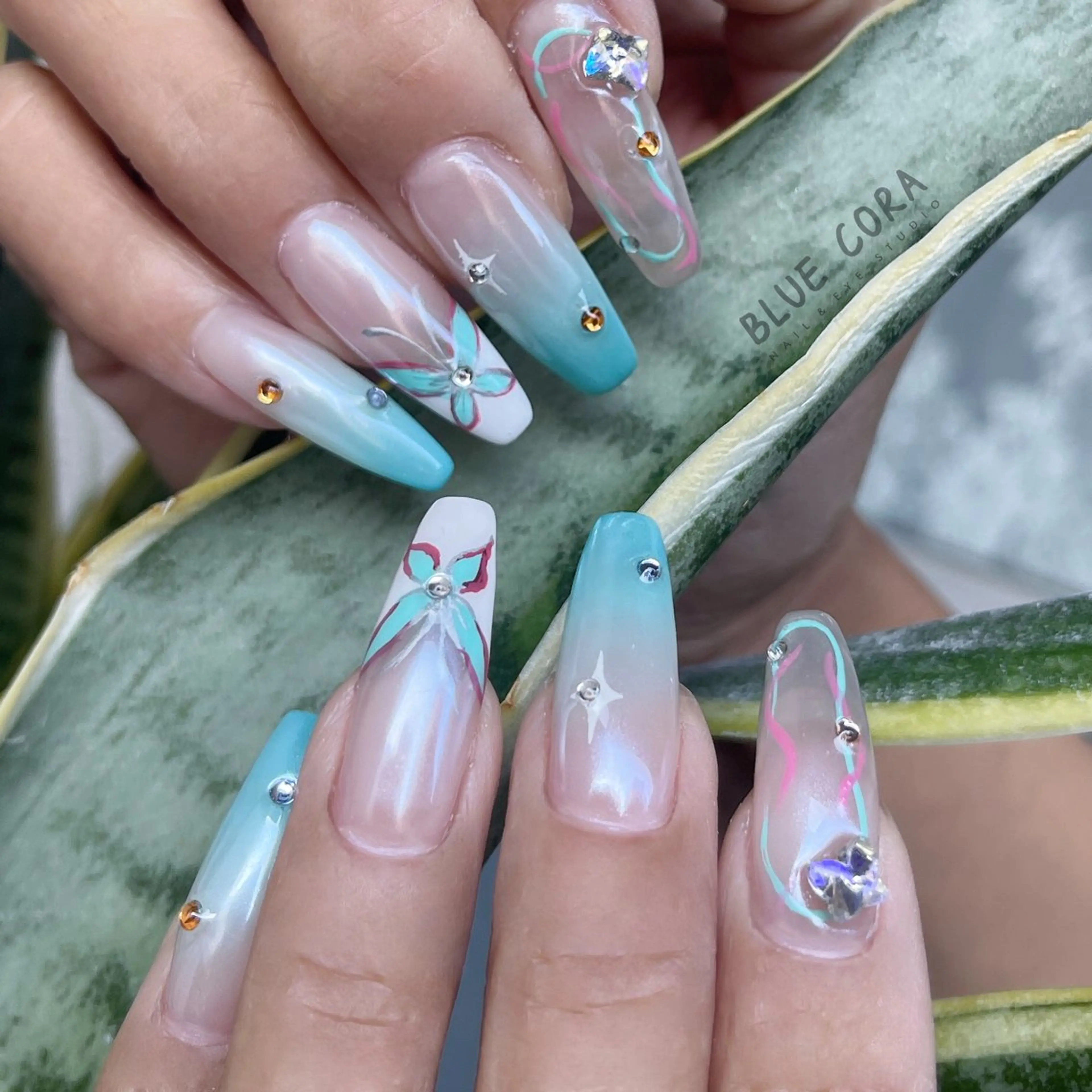 ネイル ハンドネイル ハンドケア BLUE CORAのネイルデザイン