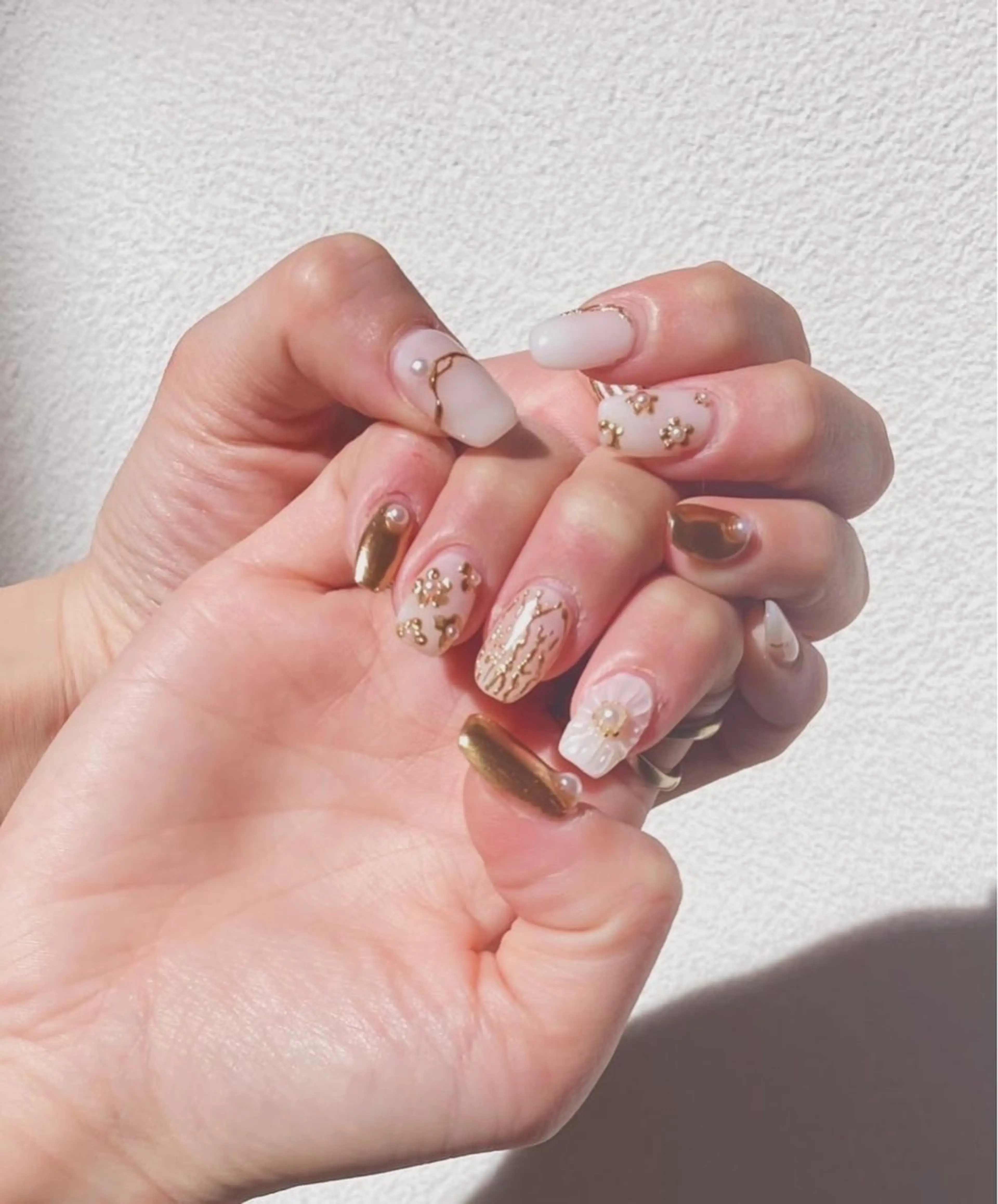 ネイル 成人式 ゴールド ミラーネイル ネイルサロン kupuのネイルデザイン