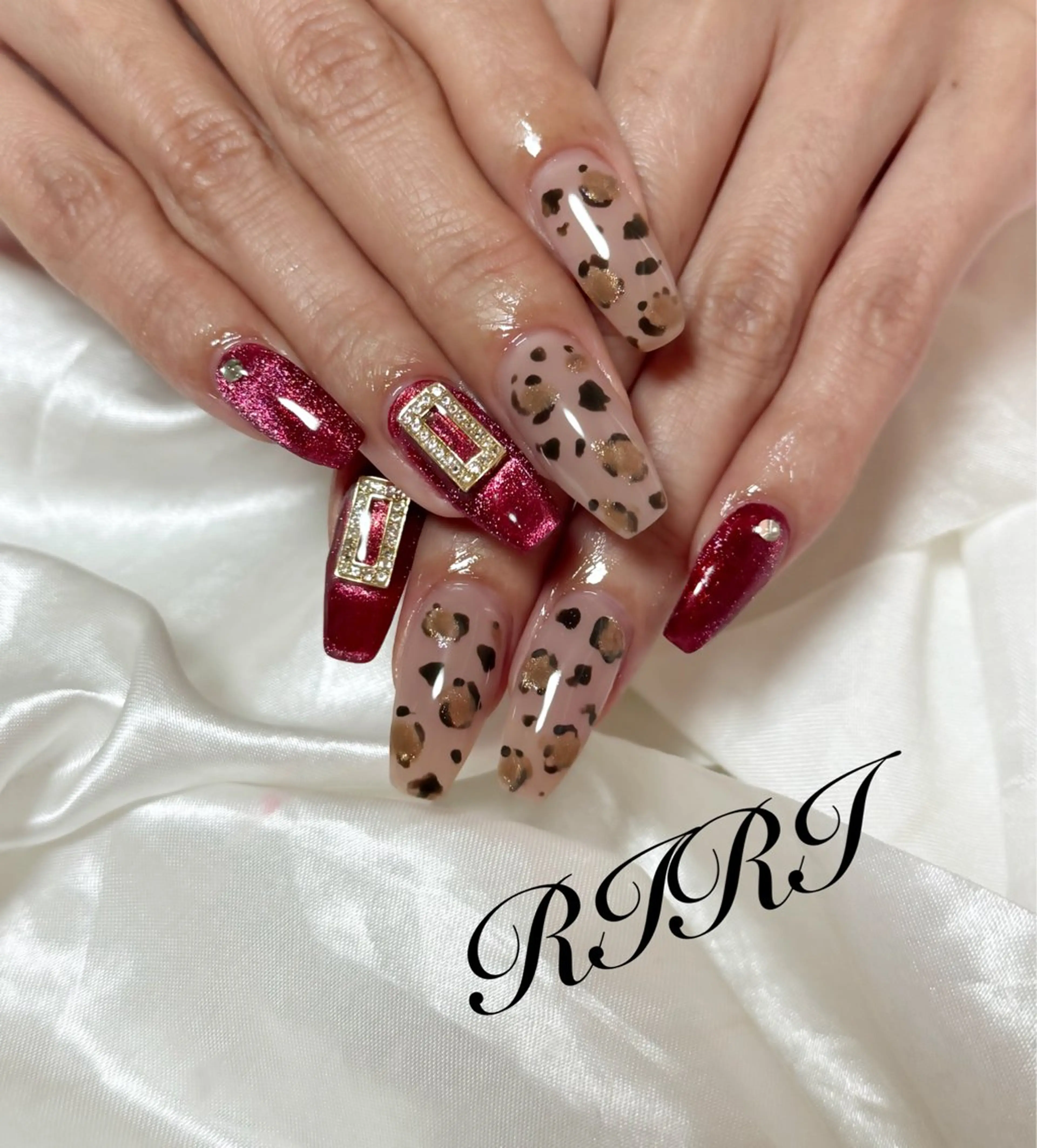 ネイル アニマル柄 ジェルネイル キラキラネイル マグネットネイル ショートネイル ハンドネイル riri オーナーのネイルデザイン