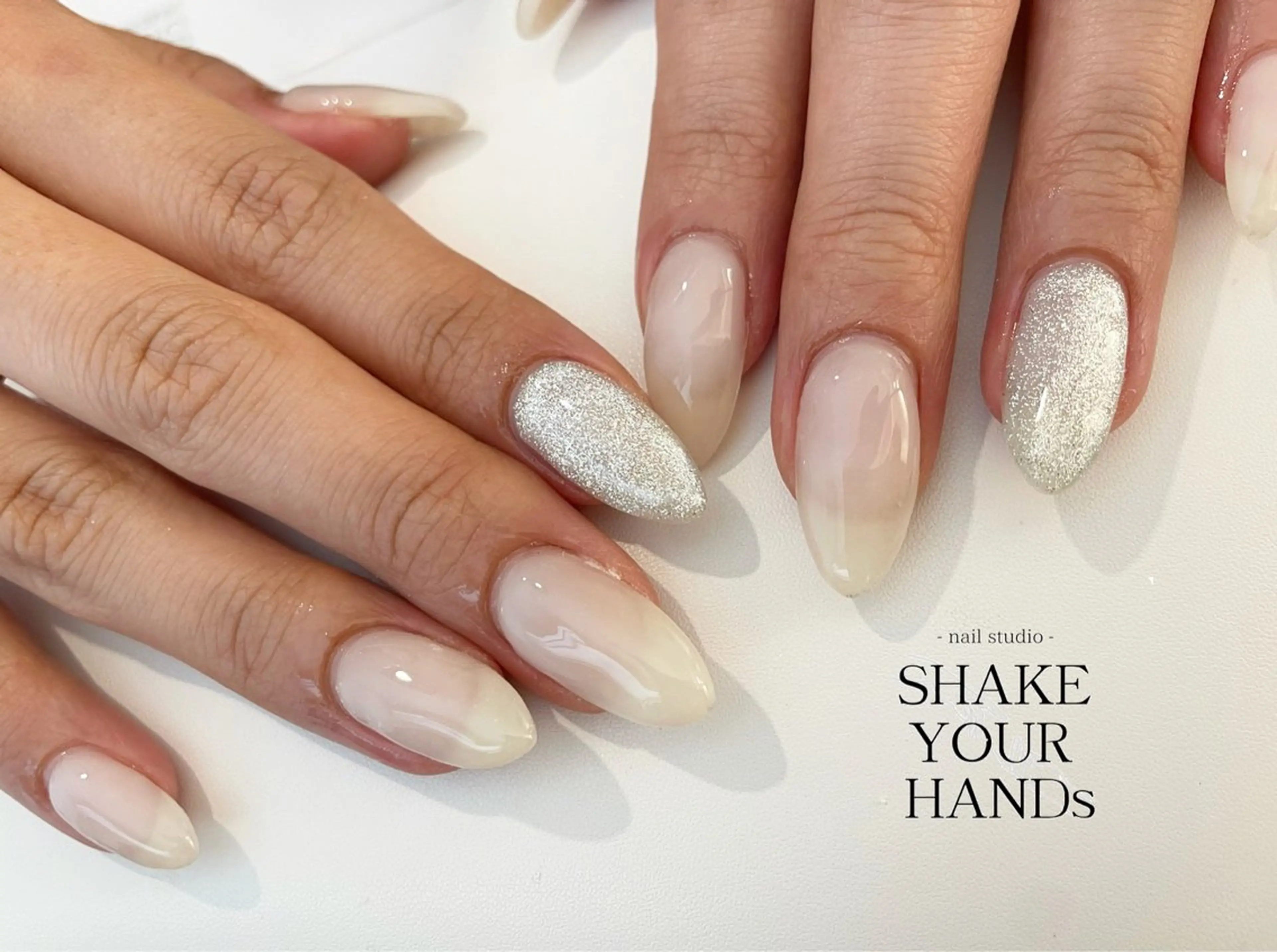 ネイル ホワイト ネイルスタジオ シェイクユアハンズのネイルデザイン