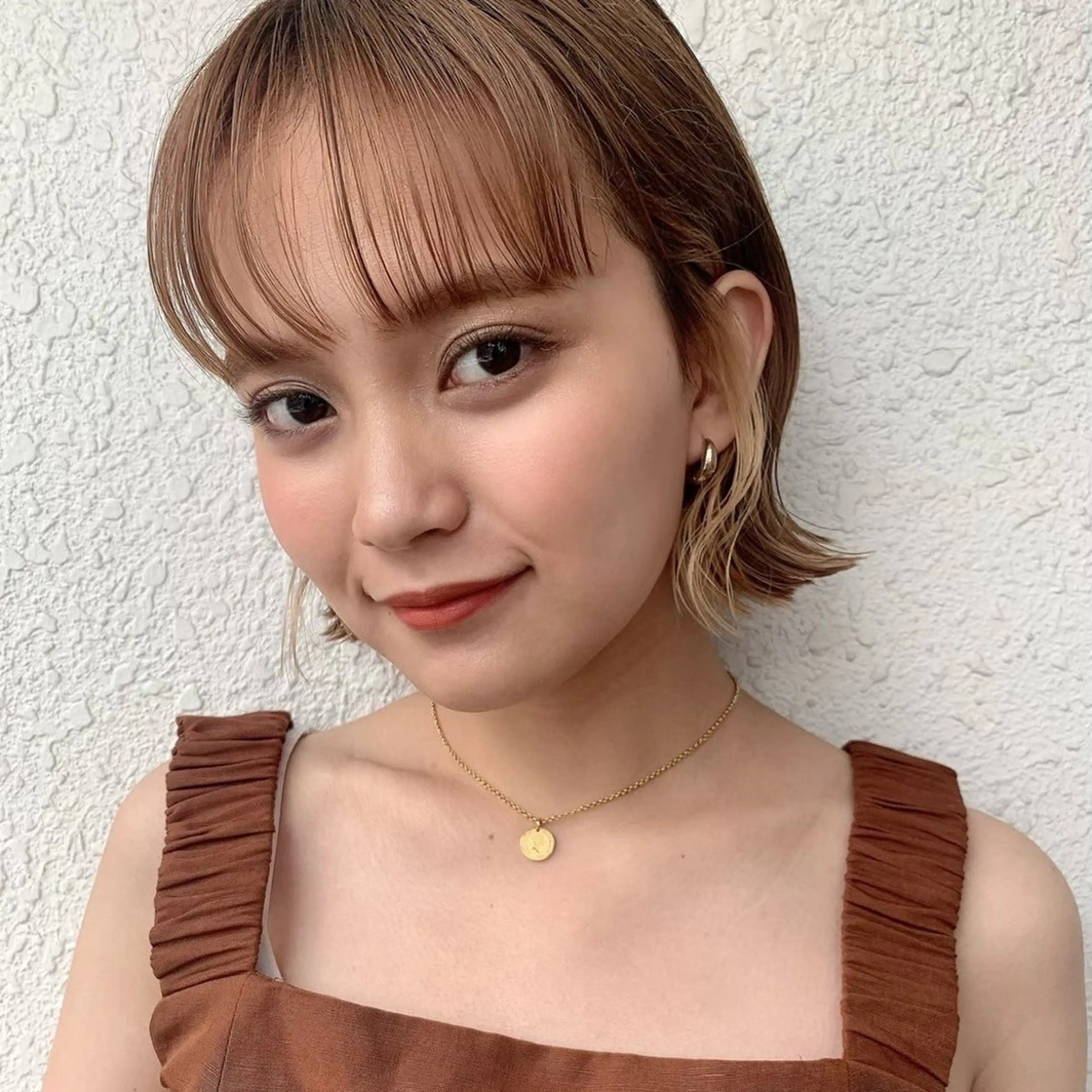 ショート パーマ ヘアアレンジ ボブ 顔周りカット ハイライト 髪質改善 韓国風ヘア カット トリートメント ヘアセット ボブ｜韓国｜美髪矯正 ｜amika🌙のヘアスタイル