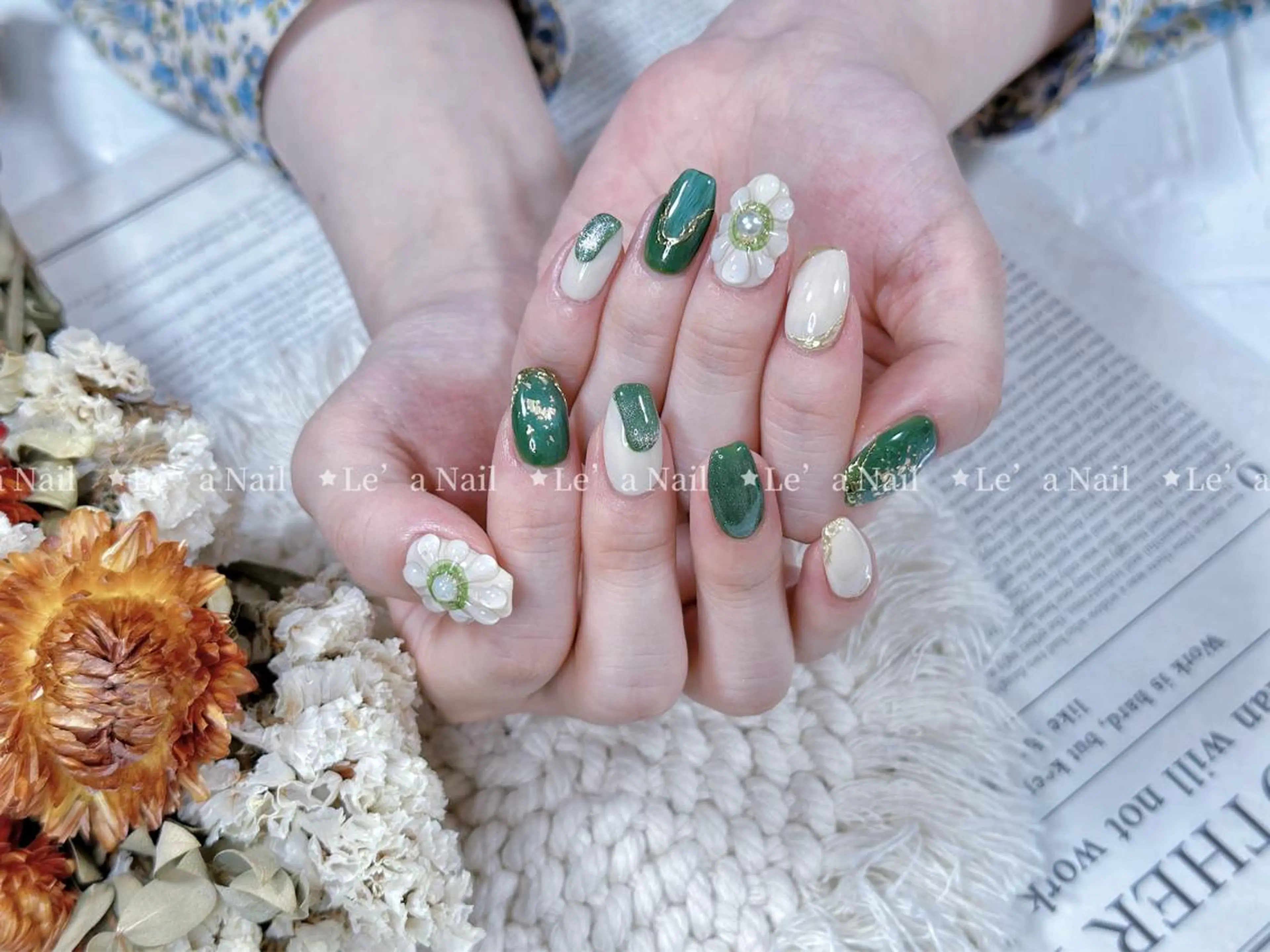 ミディアム カラー ネイル Le’a NailSalonのネイルデザイン