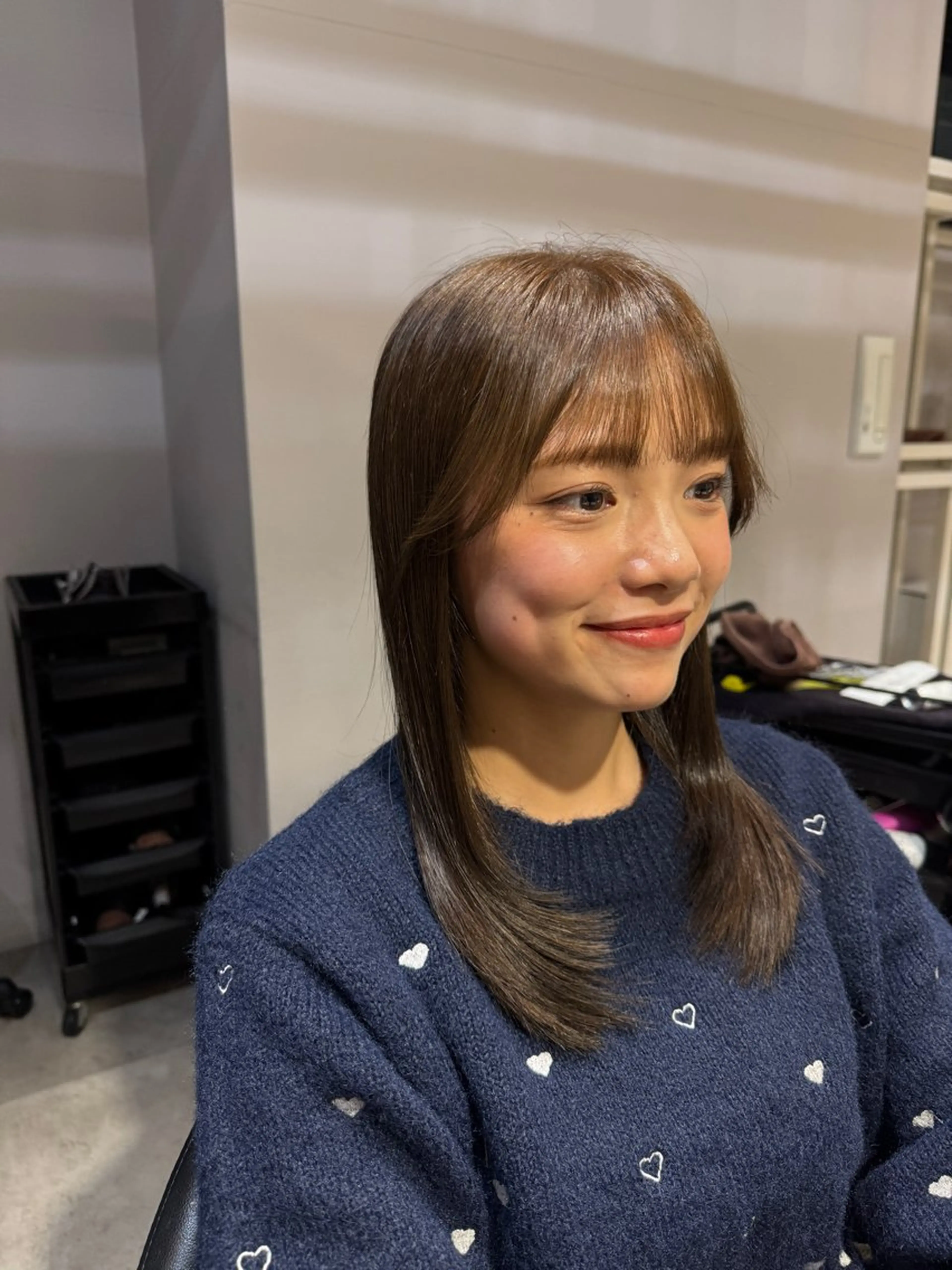 ミディアム カラー ベージュカラー オリーブベージュ レイヤーカット カット ヘアカラー トリートメント 似合う髪型が 分からない方へのヘアスタイル