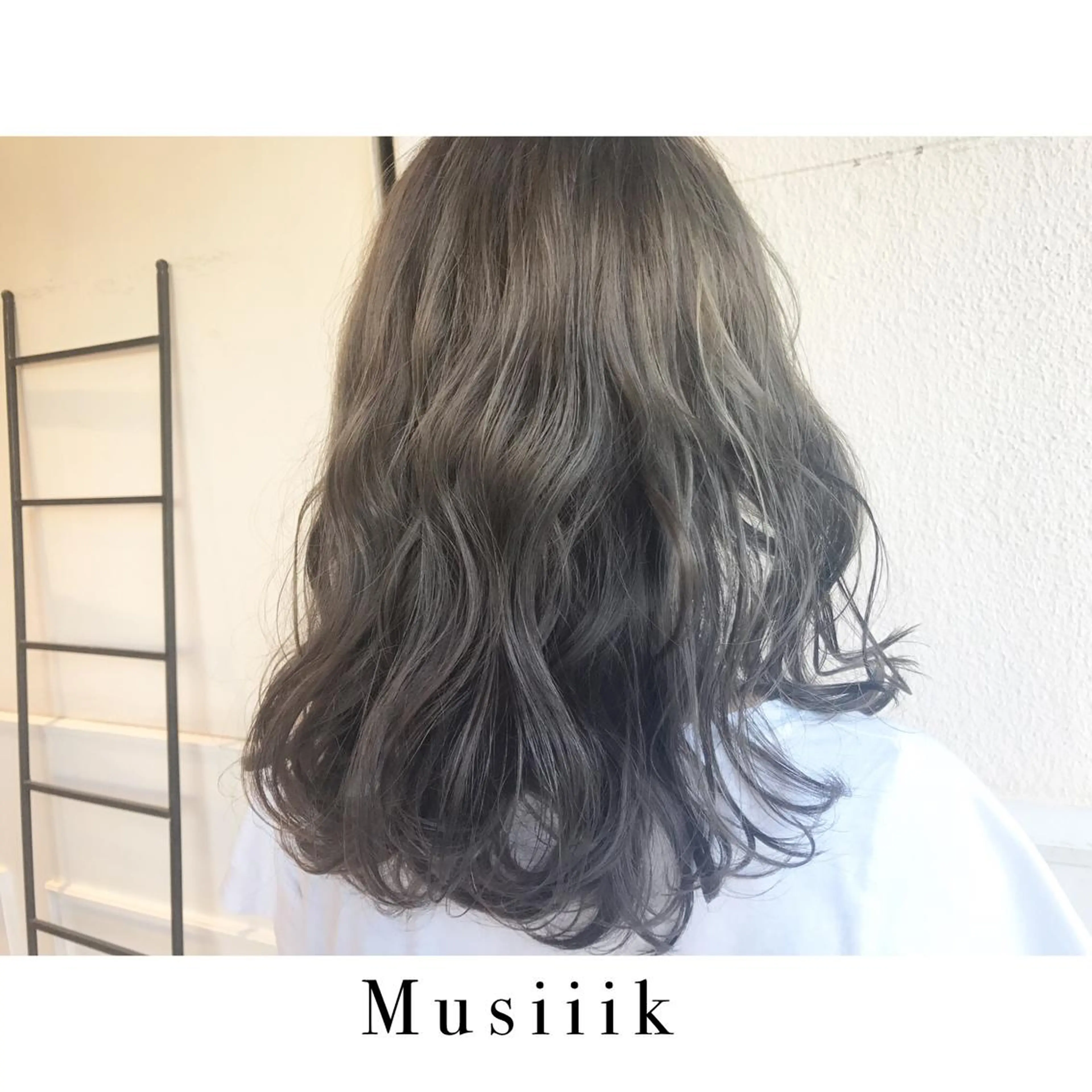 ミディアム カラー アッシュ シルバー シルバーアッシュ Musiiik hairのヘアスタイル