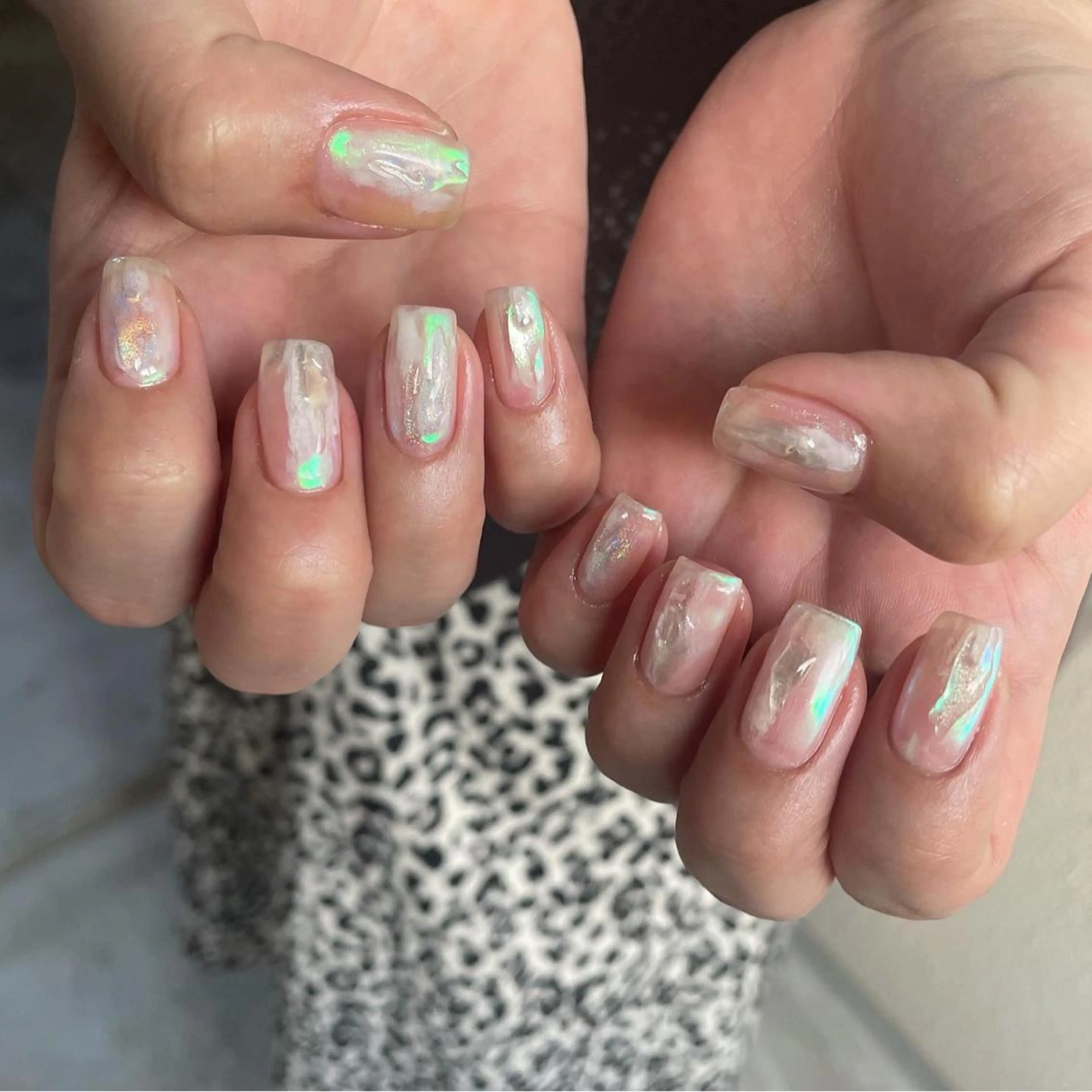 ネイル オーロラネイル ミラーネイル ぷっくりネイル ホワイト ハンドネイル ハンドケア lylynail YUUKAのネイルデザイン