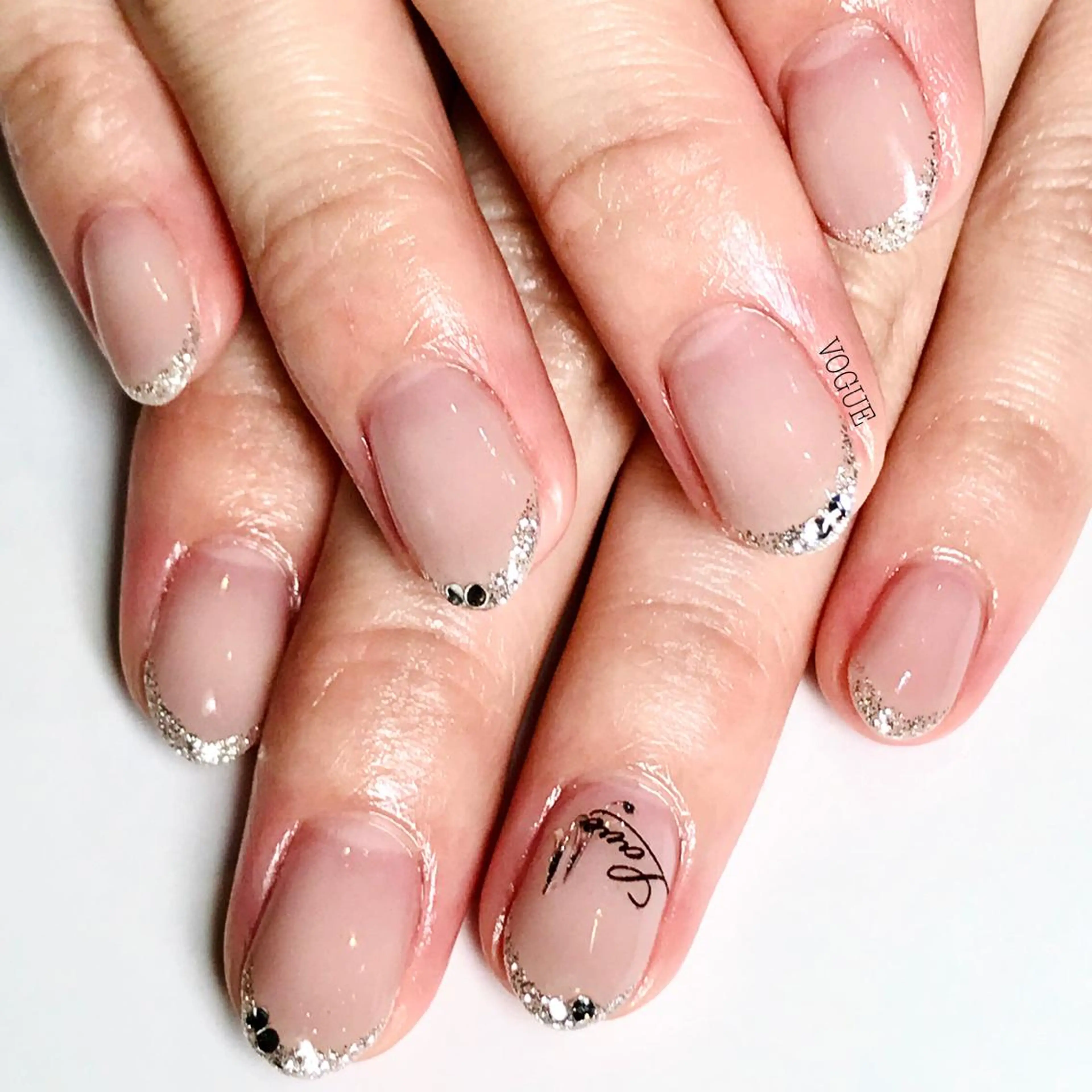 ネイル フレンチネイル ハンドネイル VOGUE ×SWANのネイルデザイン