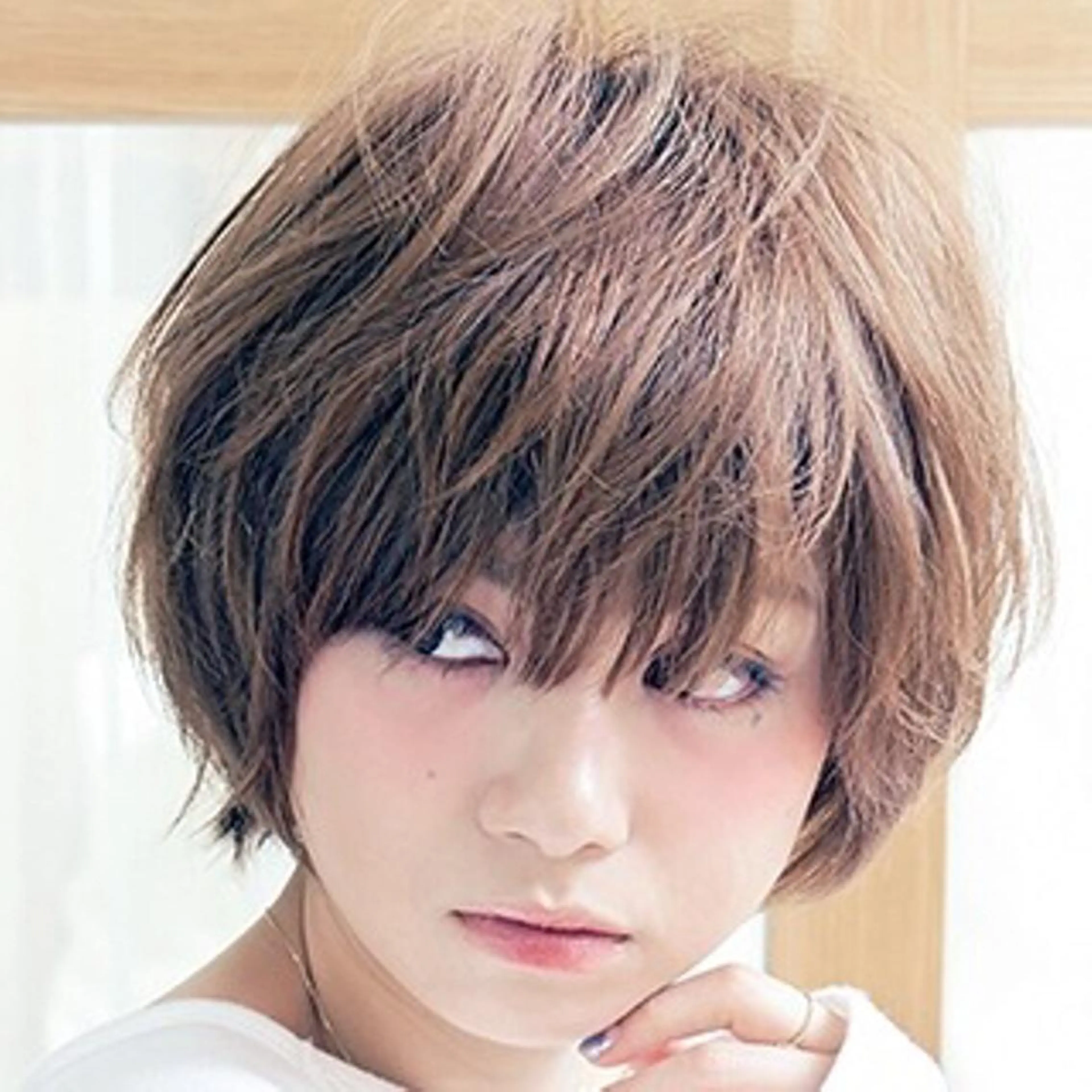 ショート ハンサムショート アッシュ ボブ 顔まわりレイヤー レイヤーカット 【公式】amble luxe池袋東口🩷のヘアスタイル