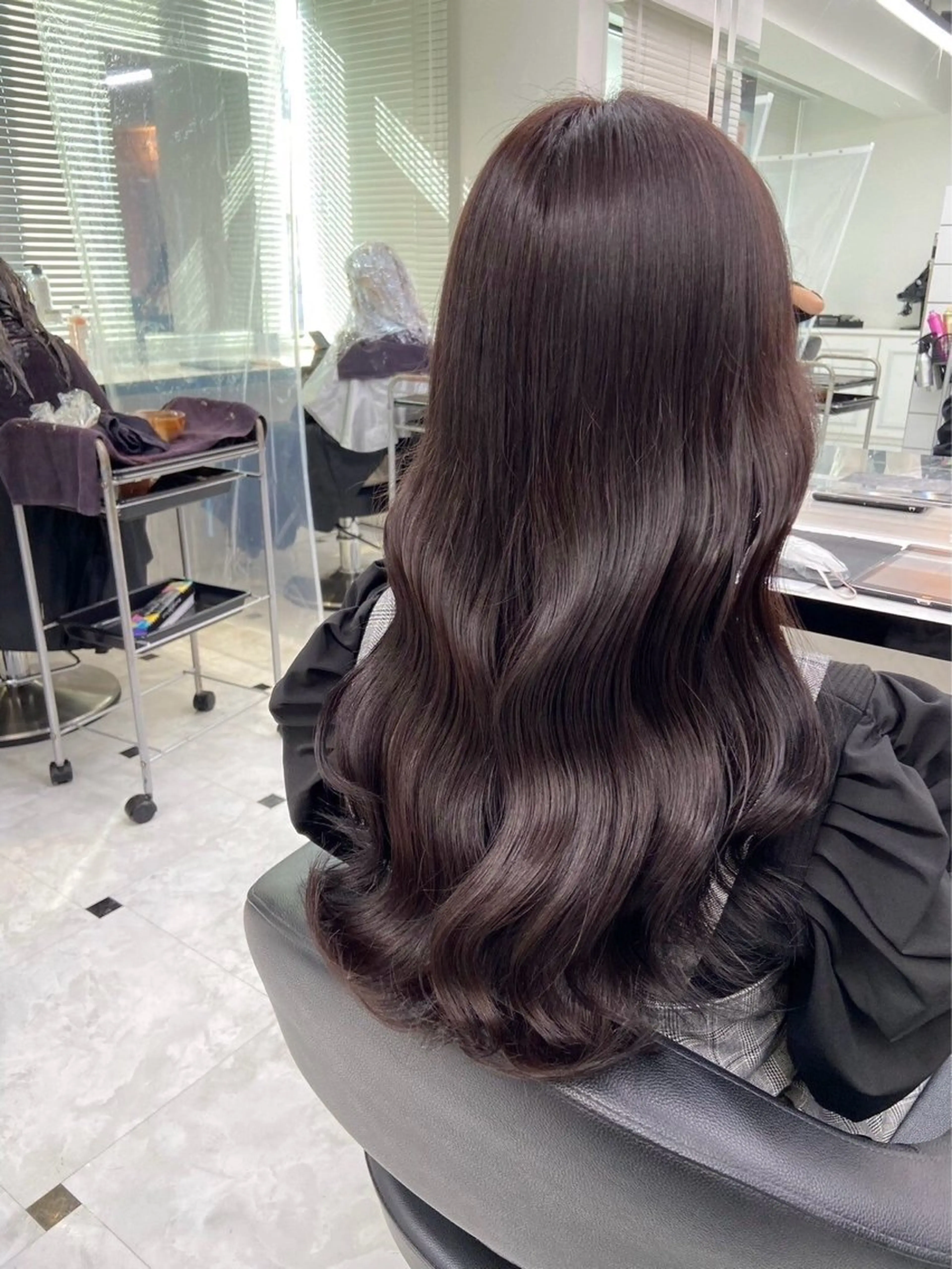 ロング カラー ヘアアレンジ 黒髪 カシス 髪質改善 トリートメント 💓ブリーチ特化 透明感💓あい💓のヘアスタイル