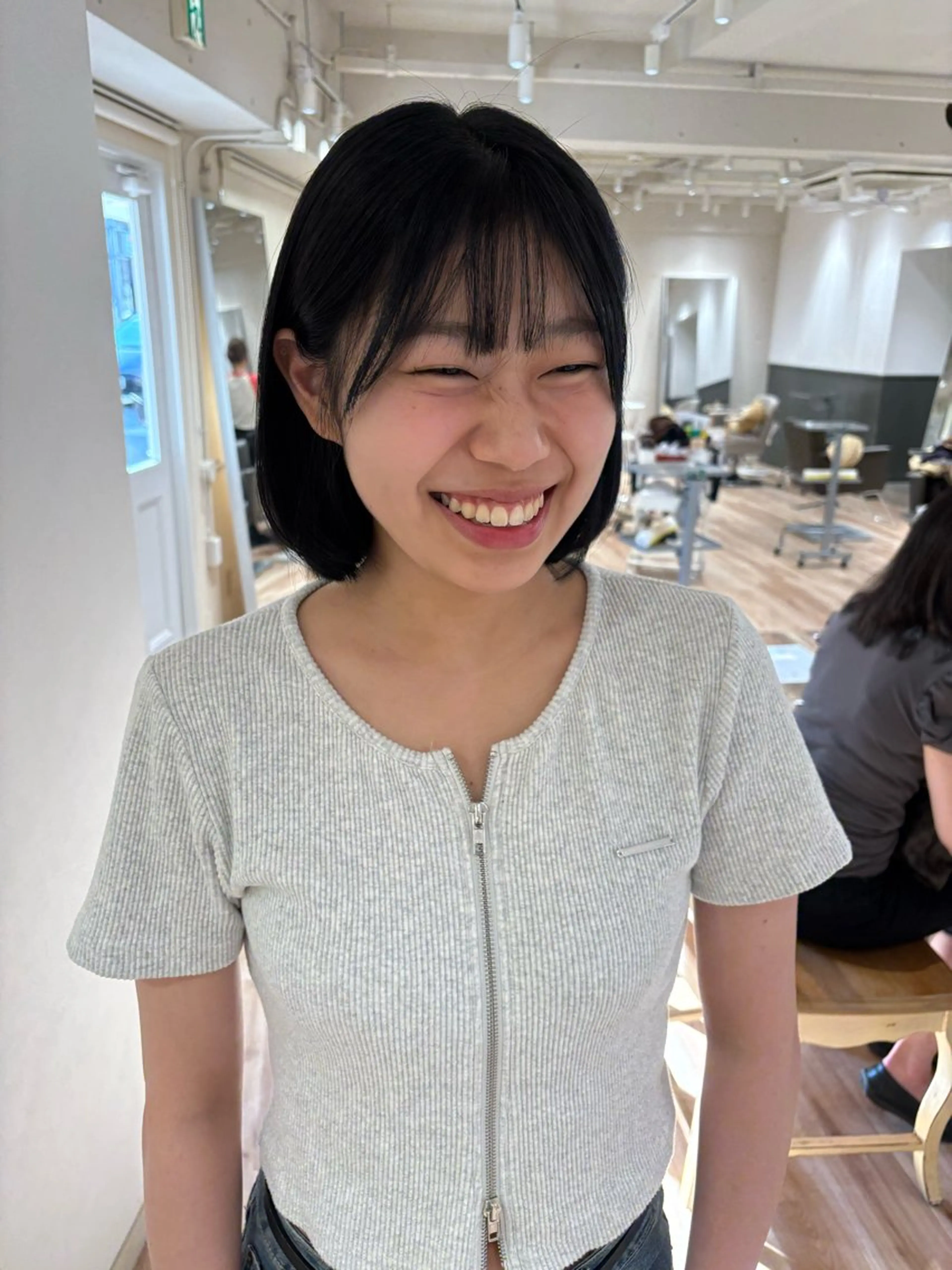 ショート 与那嶺 亜美のヘアスタイル