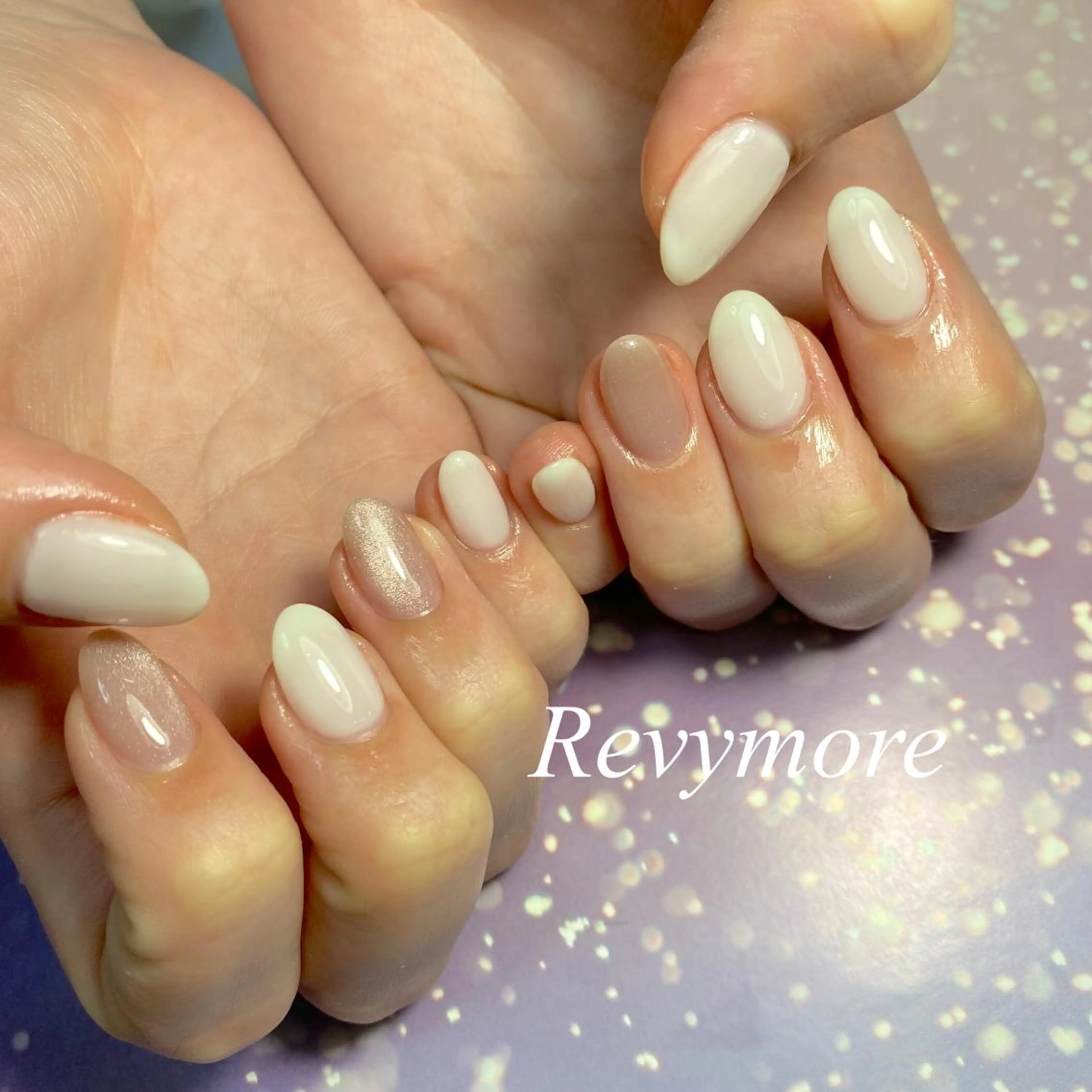 ミディアム ネイル ジェルネイル マグネットネイル マグネットワンカラー ニュアンスネイル オフィスネイル nail salon Revymoreのネイルデザイン