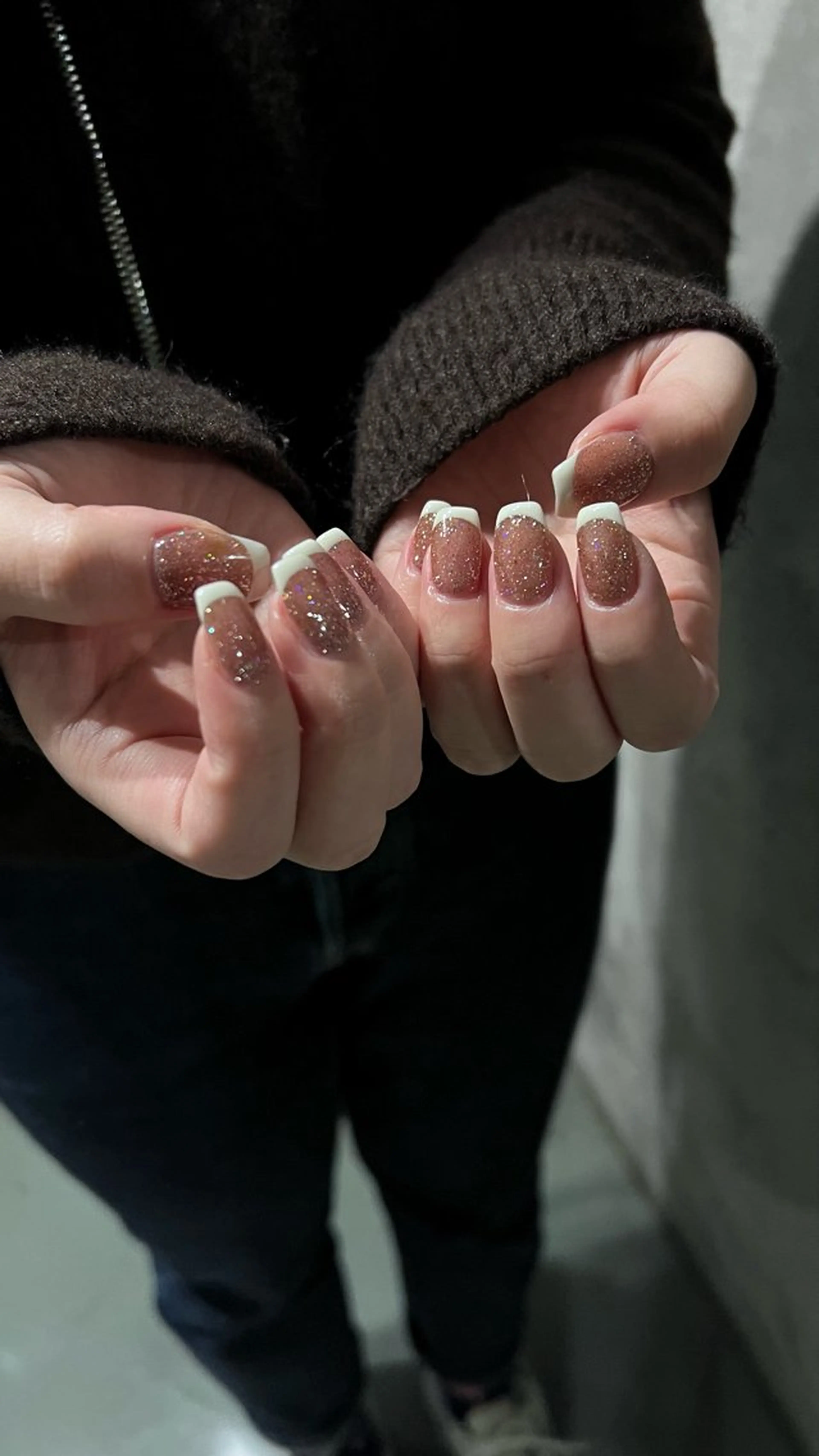 ネイル オーロラネイル フラッシュネイル フレンチネイル グラデーション キラキラネイル Fleuri (フルリ)所属・Fleuri 🌿のネイルデザイン