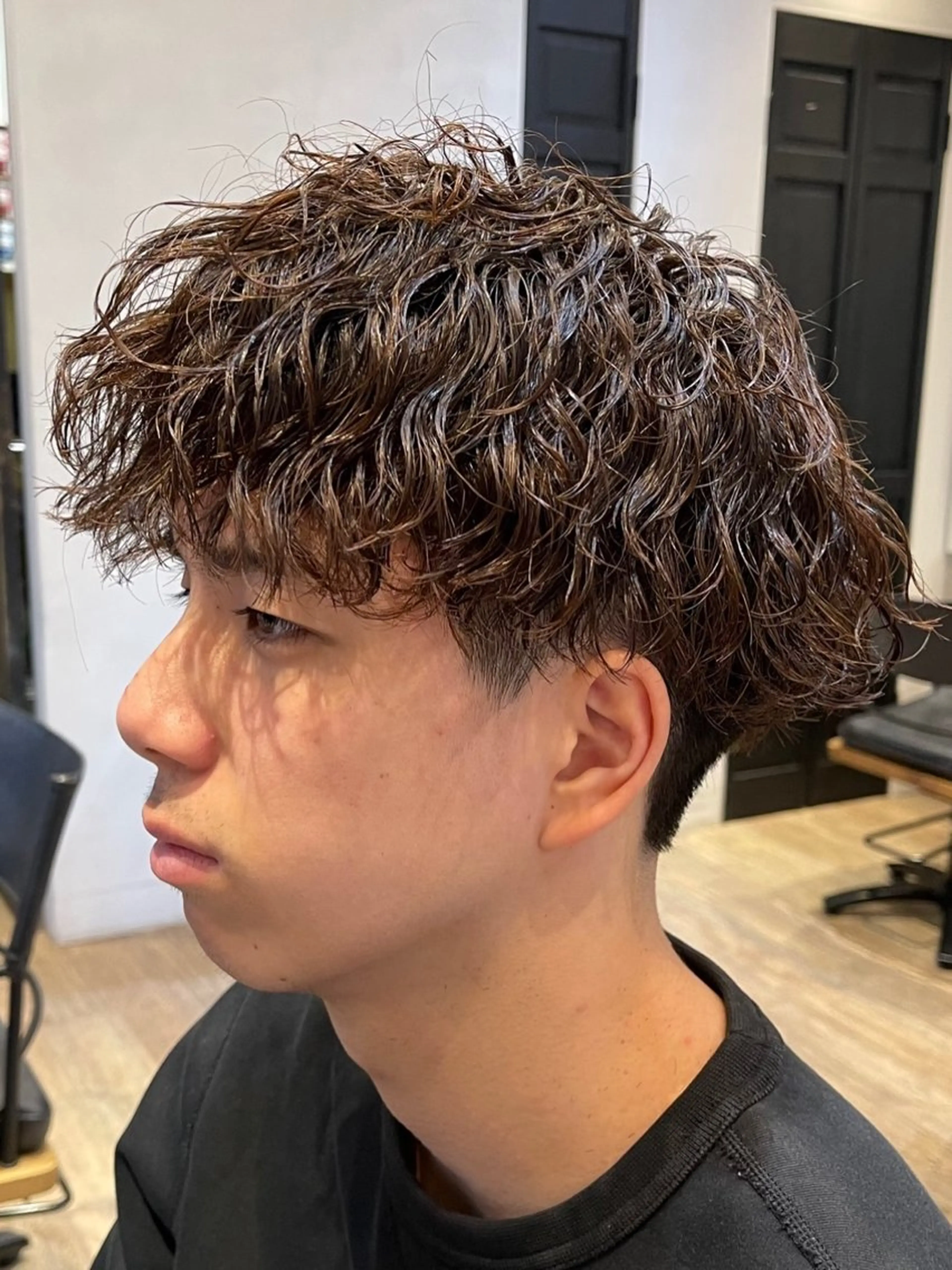 ショート パーマ メンズ ビジネス フェードカット メンズ韓国風 マッシュ メンズパーマ カット パーマ トリートメント ヘアセット lana hair 新宿髪質改善トリートメント新宿三丁目【ラナヘアー】所属・新宿メンズ専門 モテ清潔感パーマ特化のヘアスタイル