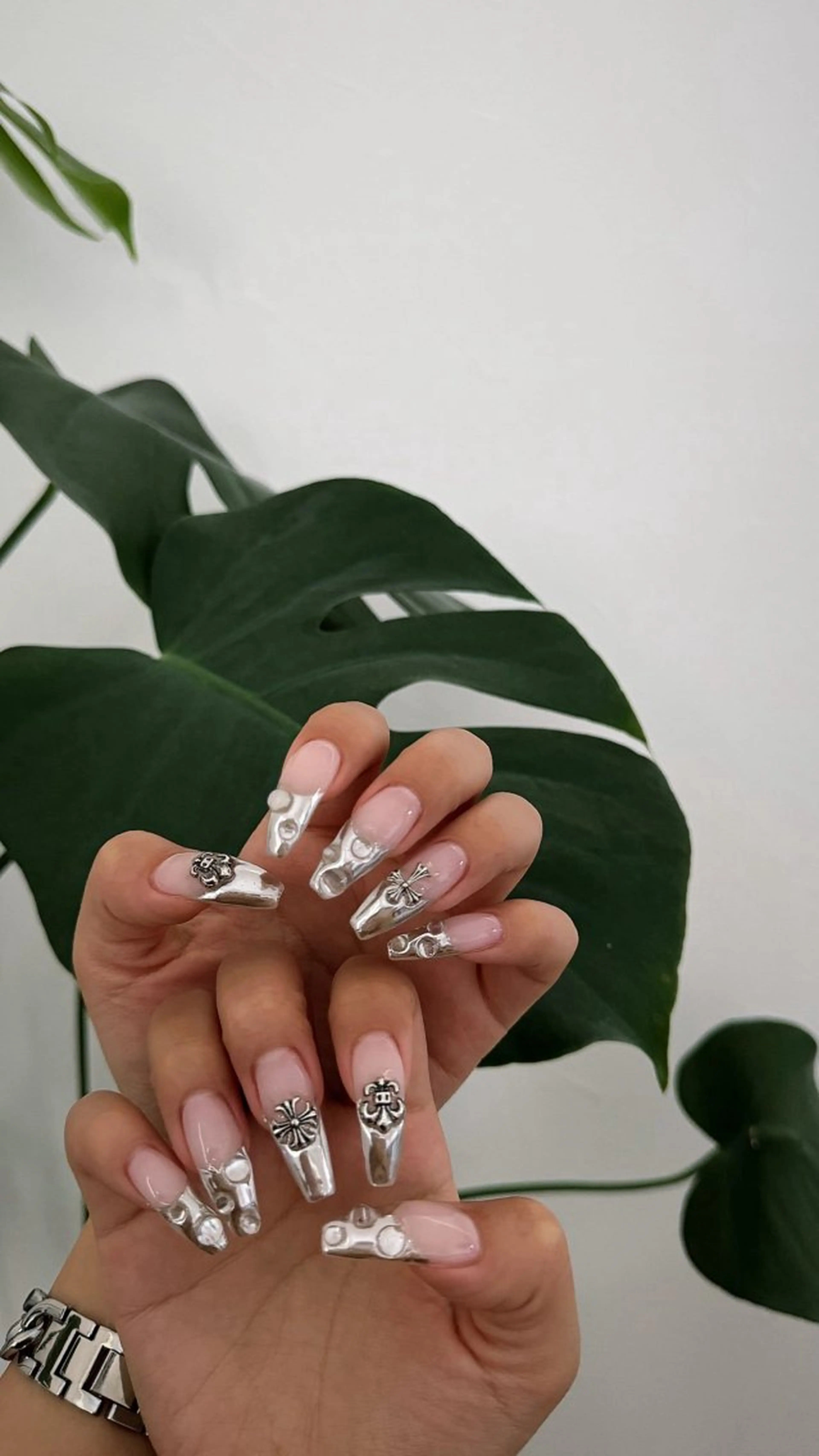 ネイル ハンドネイル フットネイル ✴︎ Delightのネイルデザイン