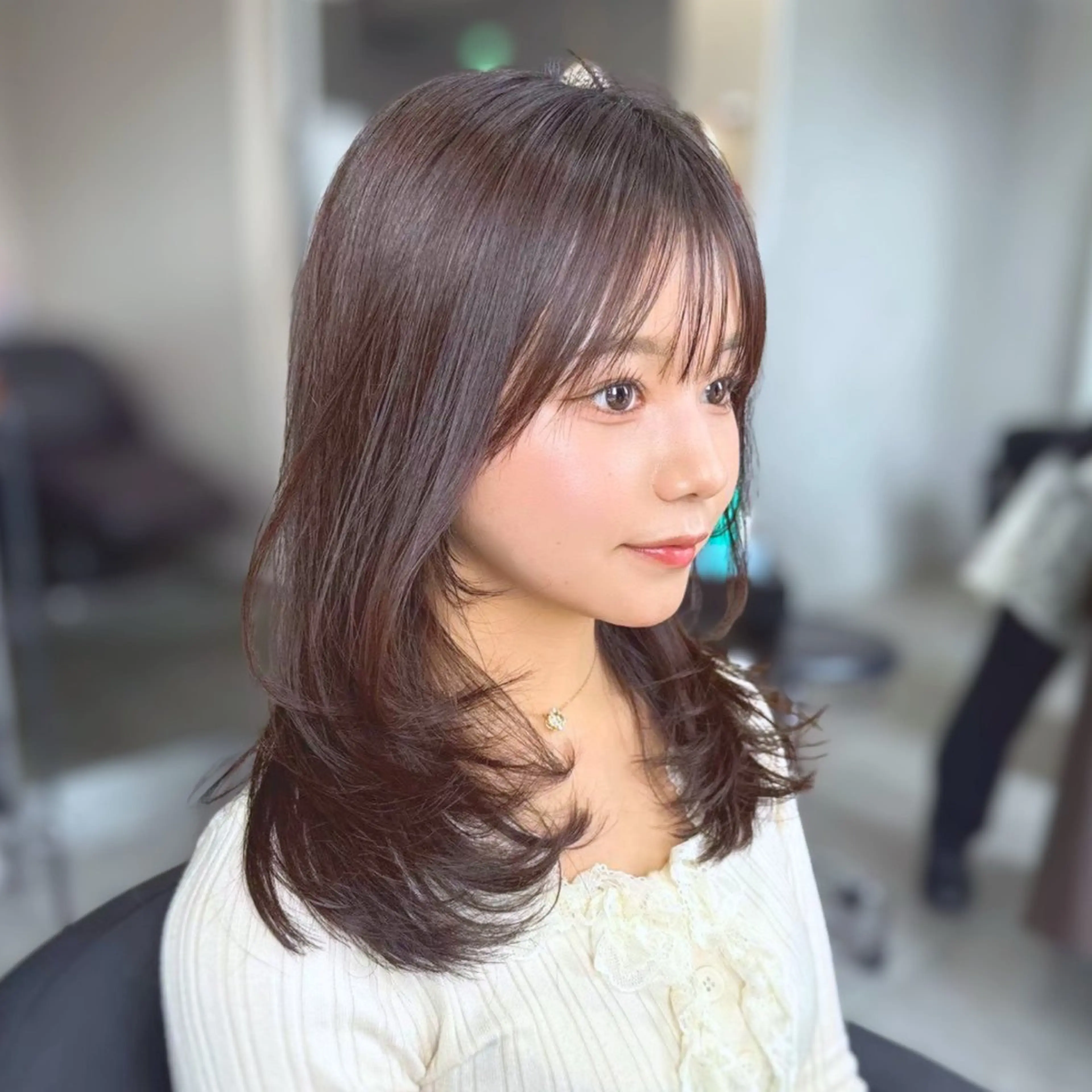 ミディアム カラー ミディアムレイヤー ブラウンカラー ラベンダーカラー ラベンダーブラウン レイヤーカット SUZUNO🤎ボブ レイヤー🫧顔周りのヘアスタイル